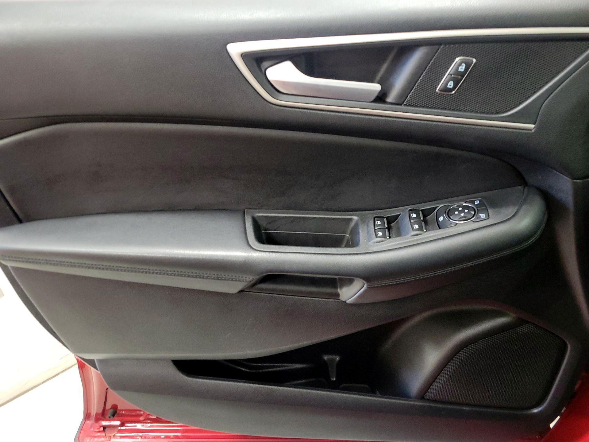 Thumbnail: 2020 Ford Edge - 12