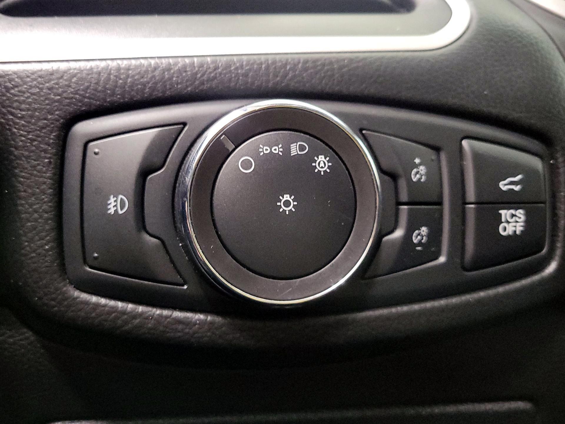 Thumbnail: 2020 Ford Edge - 13