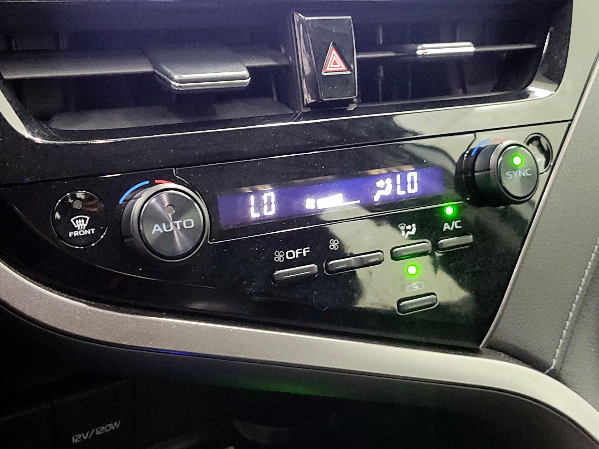 Thumbnail: 2022 Toyota Camry - 16