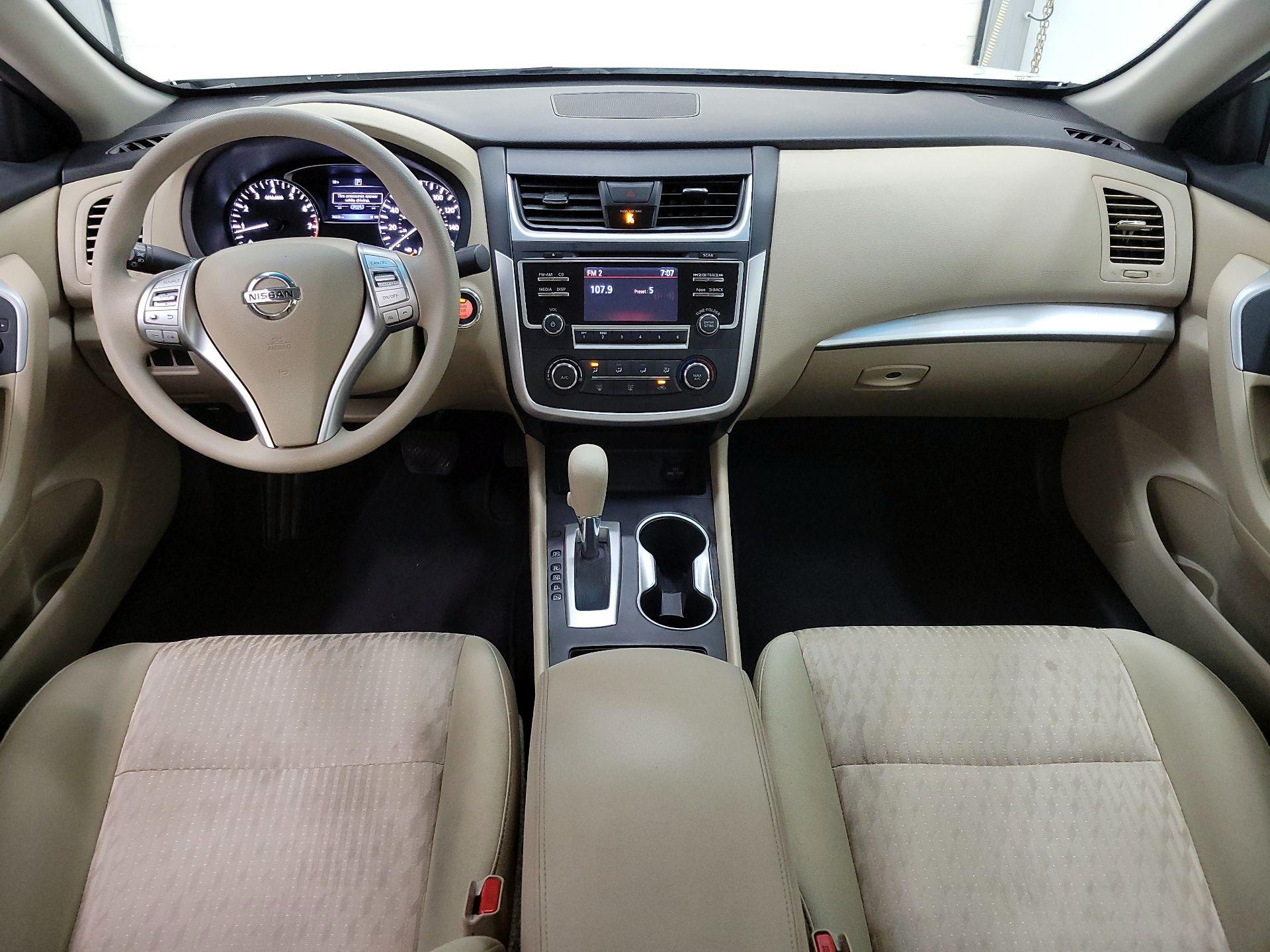 Thumbnail: 2016 Nissan Altima - 9