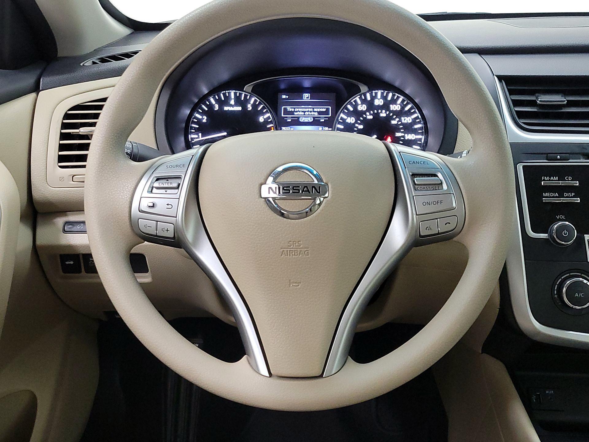 Thumbnail: 2016 Nissan Altima - 10