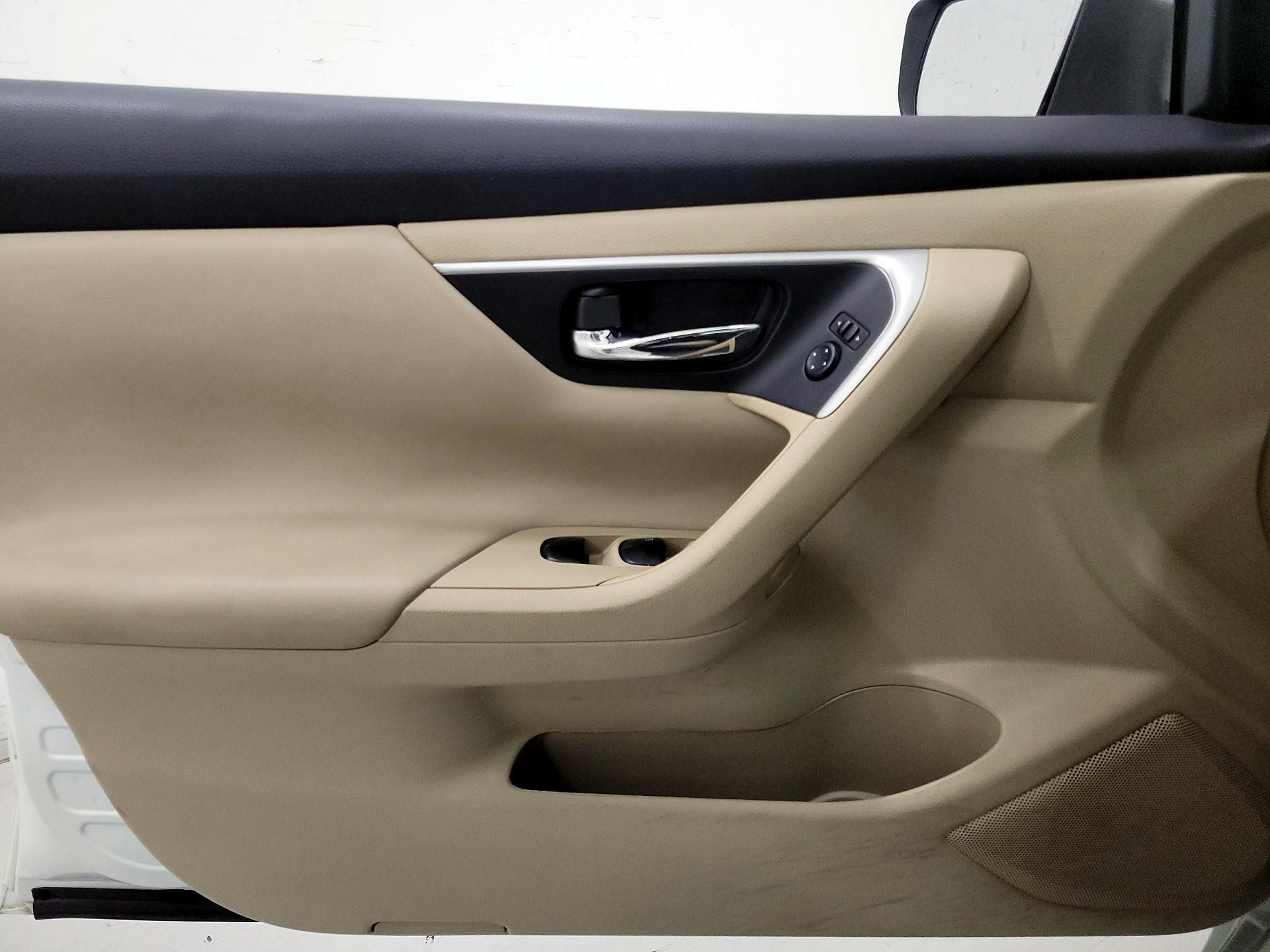 Thumbnail: 2016 Nissan Altima - 12