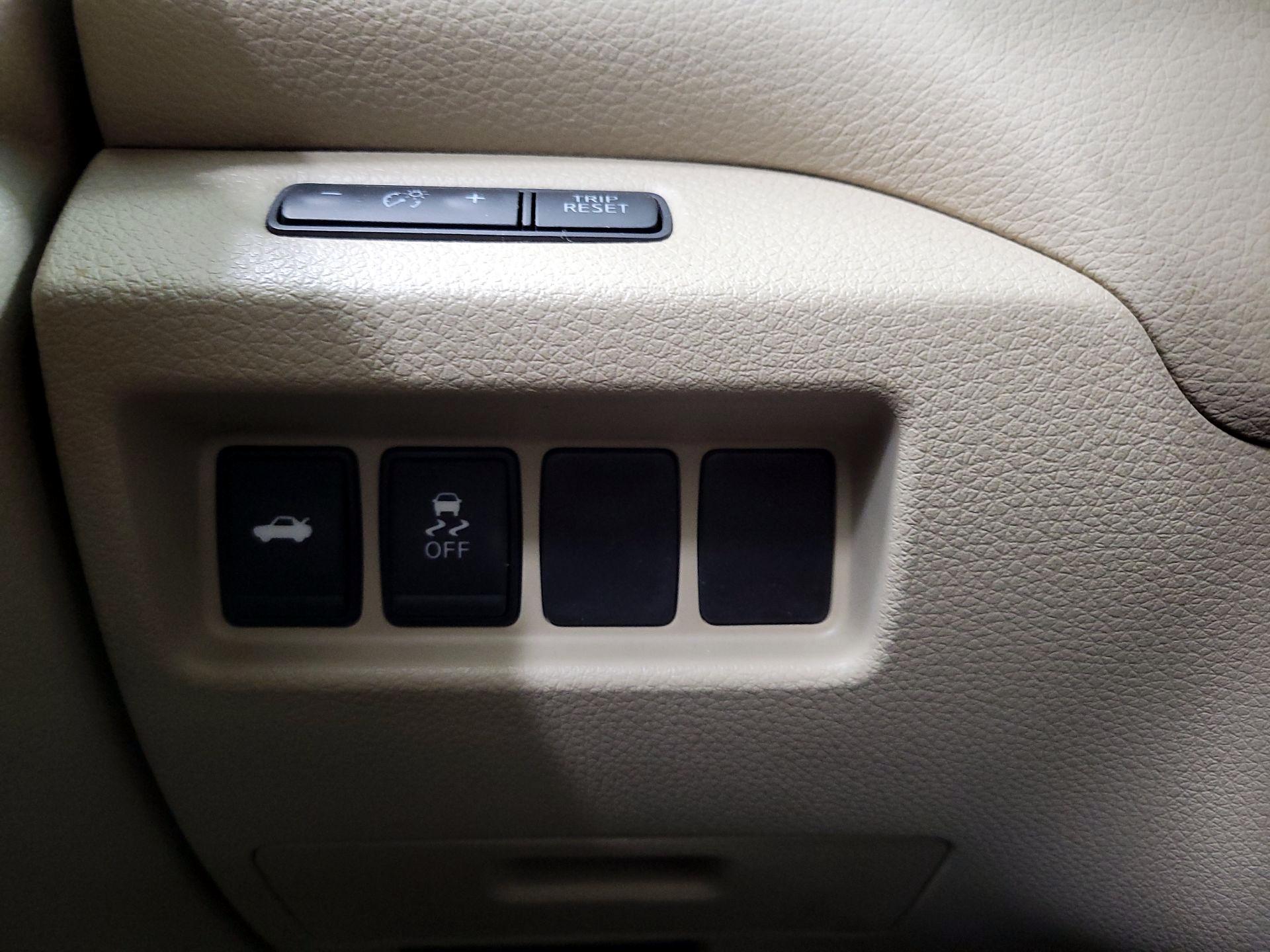 Thumbnail: 2016 Nissan Altima - 13