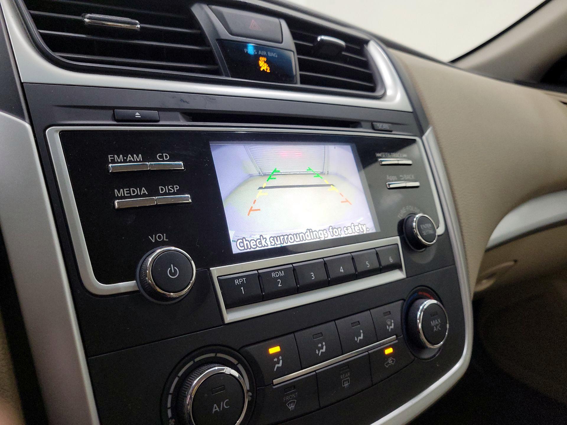 Thumbnail: 2016 Nissan Altima - 14