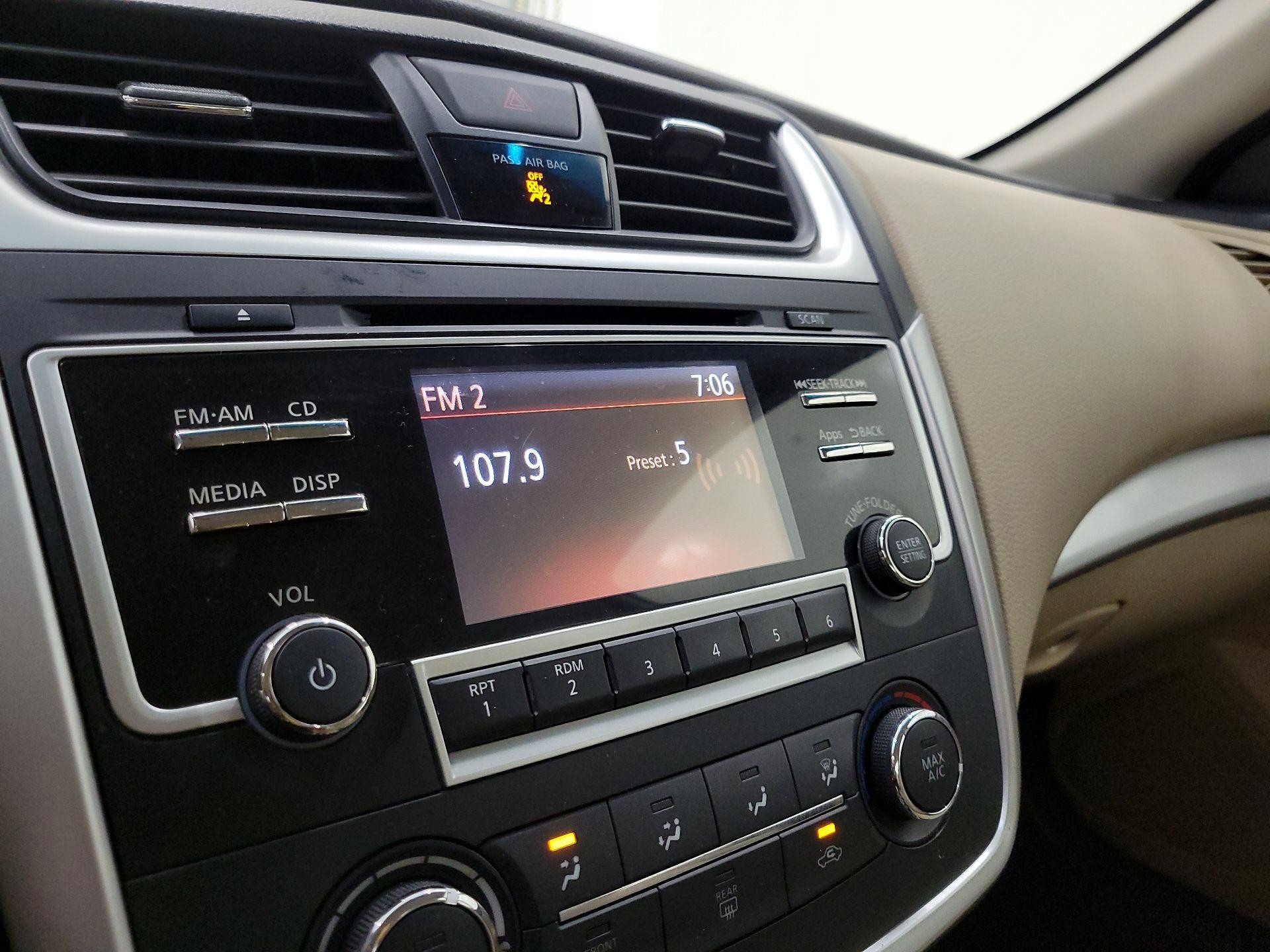 Thumbnail: 2016 Nissan Altima - 15