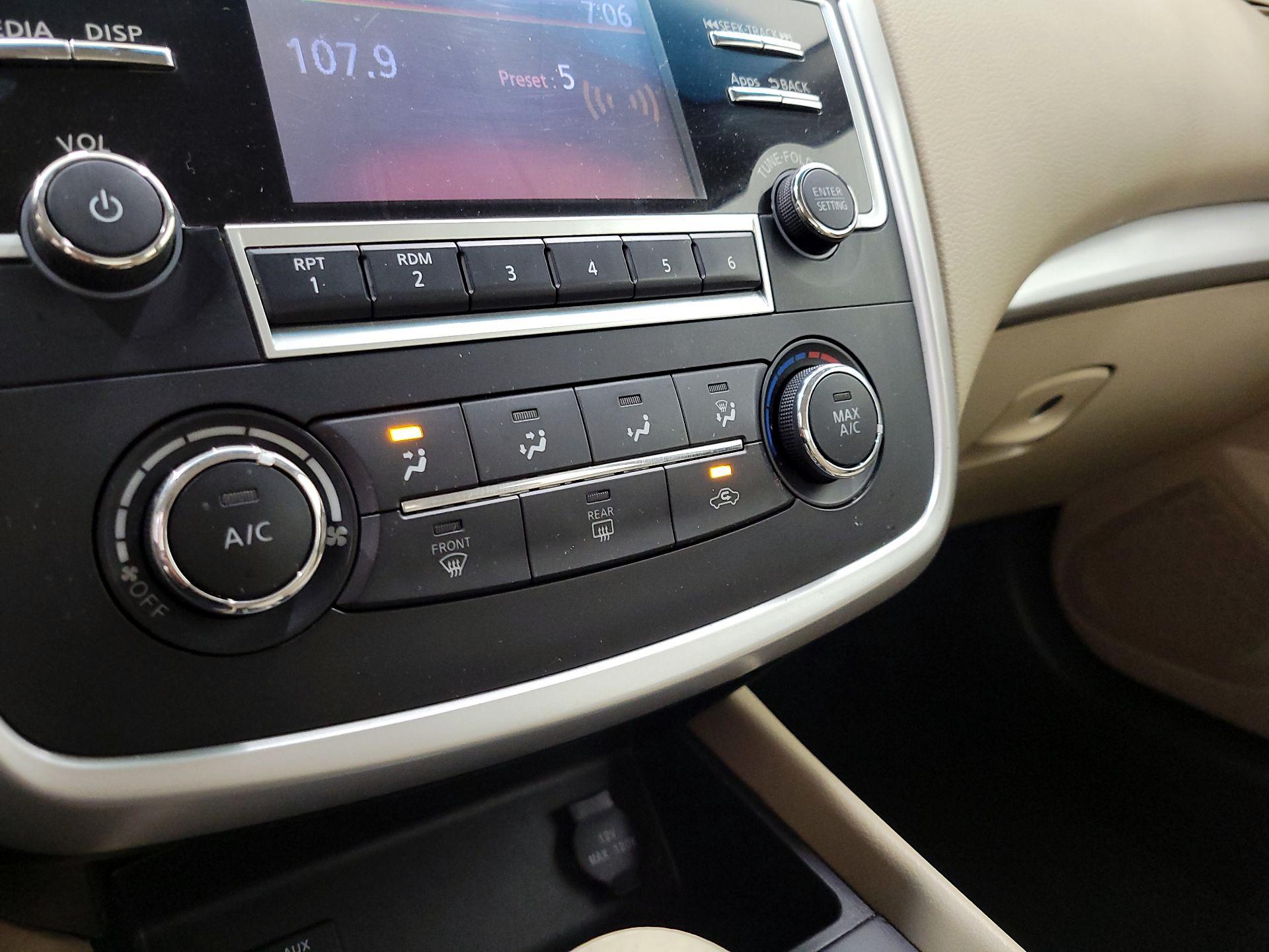 Thumbnail: 2016 Nissan Altima - 16