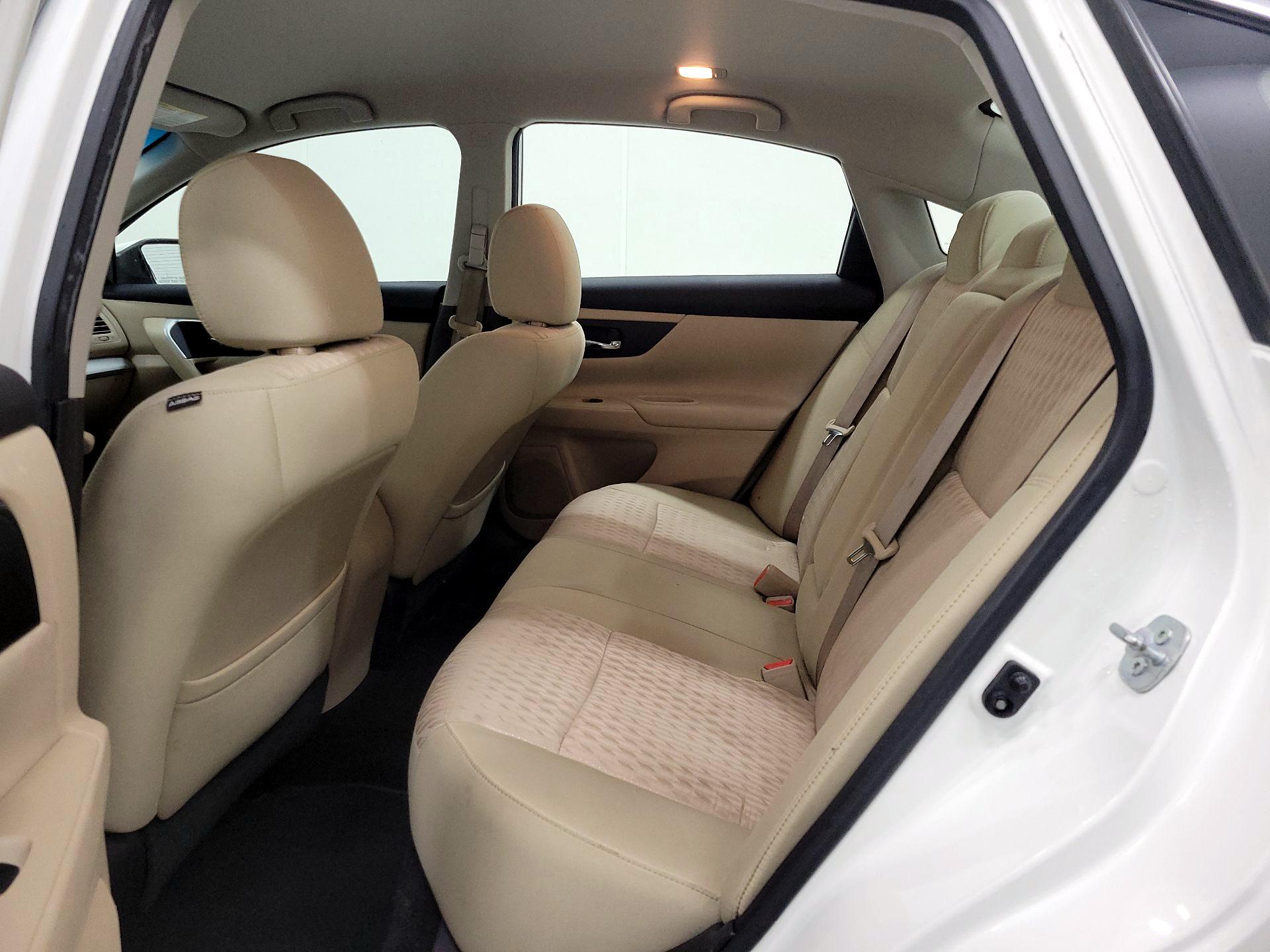 Thumbnail: 2016 Nissan Altima - 19