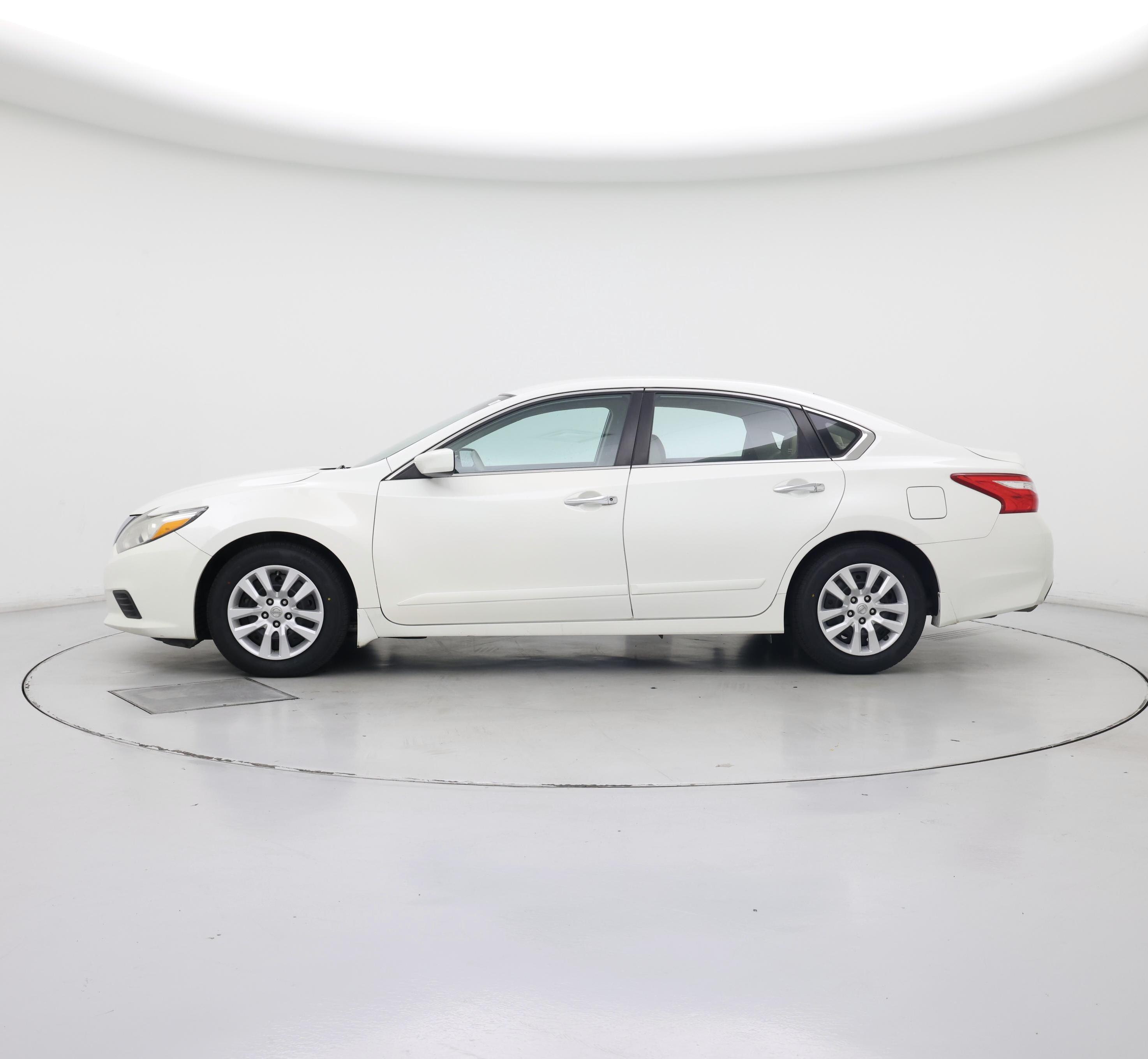 Thumbnail: 2016 Nissan Altima - 3