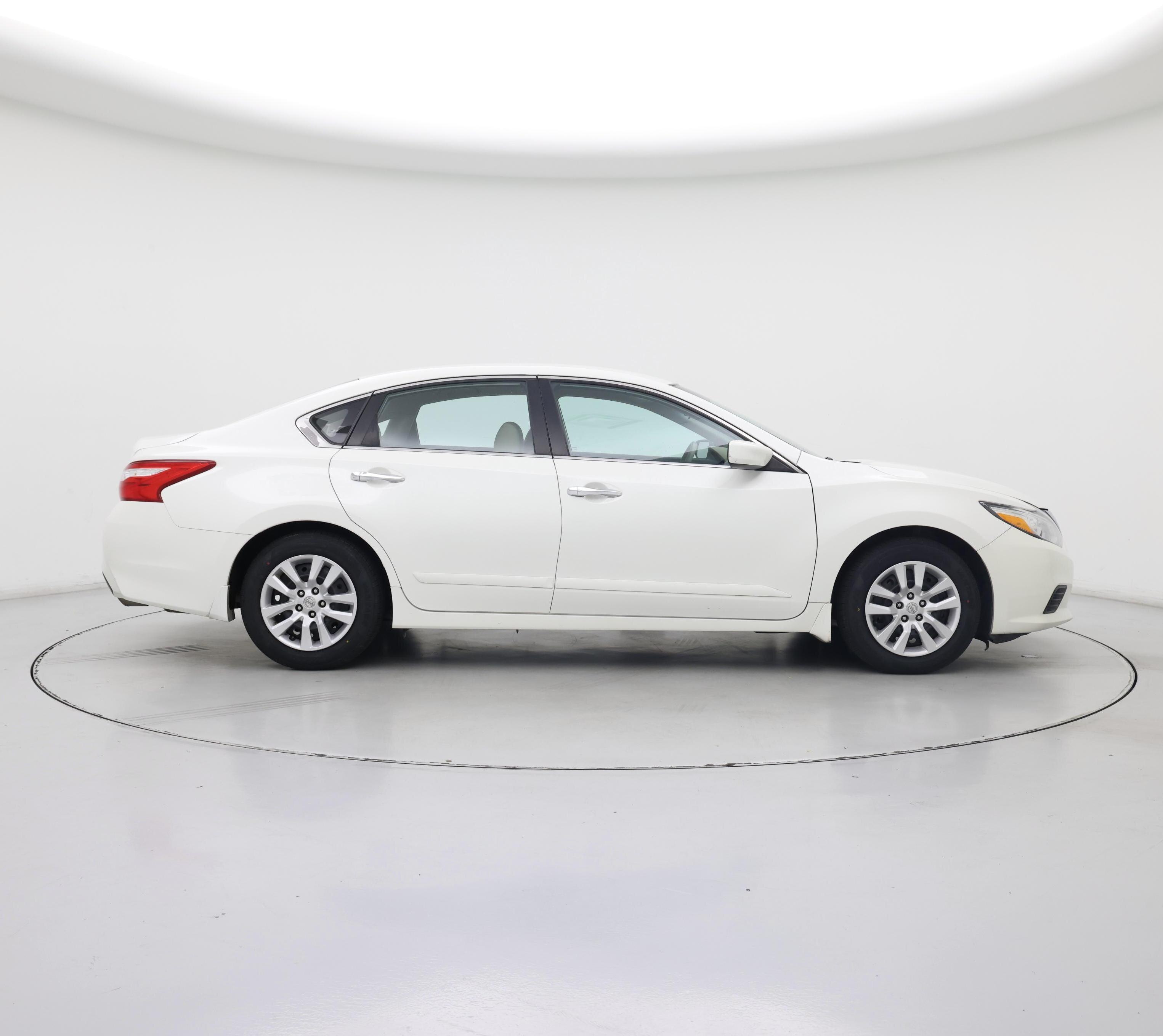 Thumbnail: 2016 Nissan Altima - 7