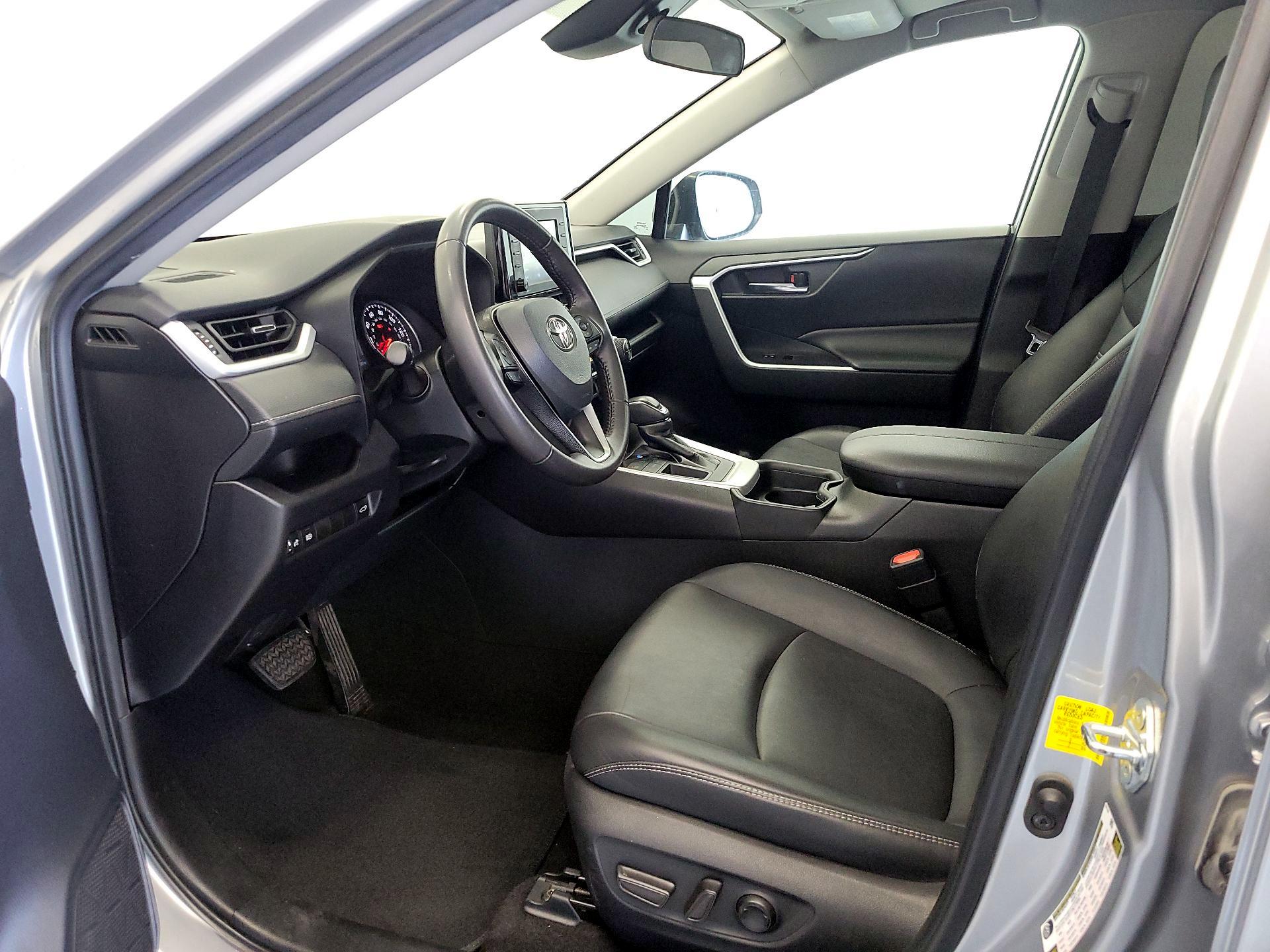 Thumbnail: 2021 Toyota RAV4 - 11