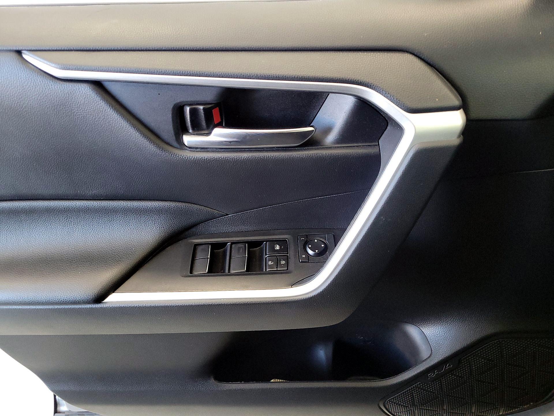 Thumbnail: 2021 Toyota RAV4 - 12