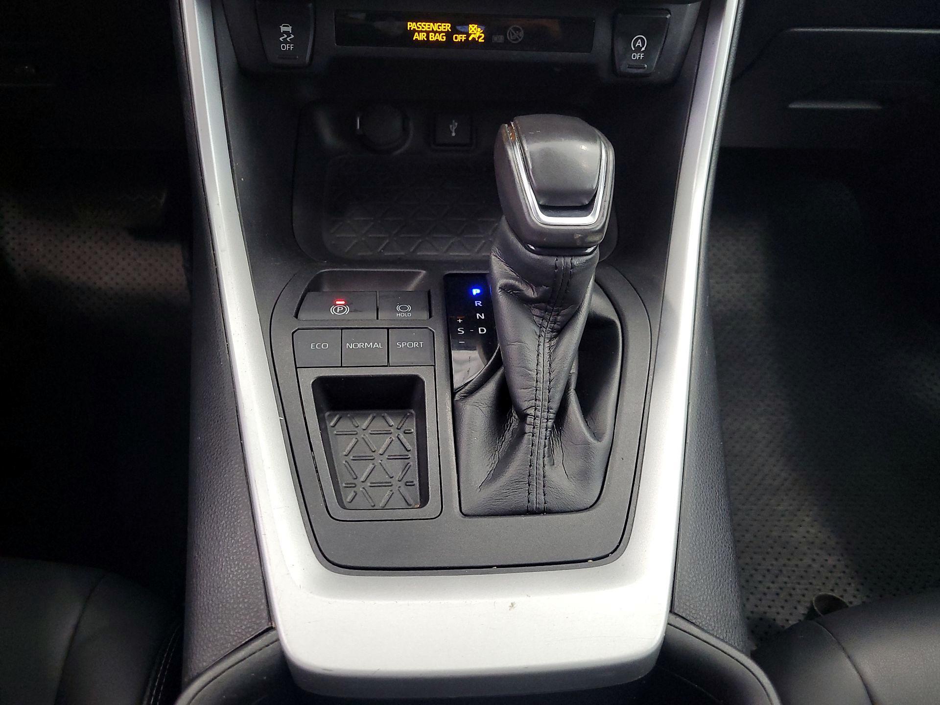 Thumbnail: 2021 Toyota RAV4 - 17