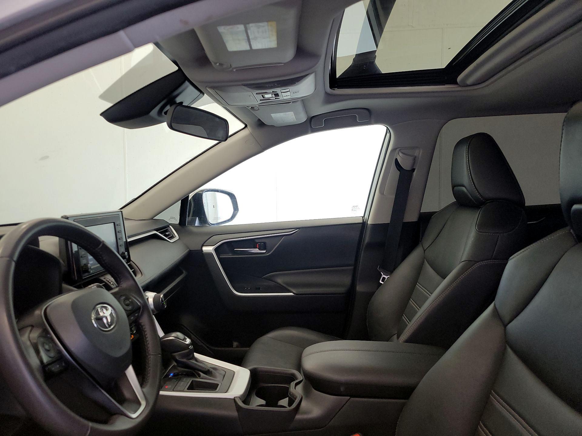 Thumbnail: 2021 Toyota RAV4 - 19