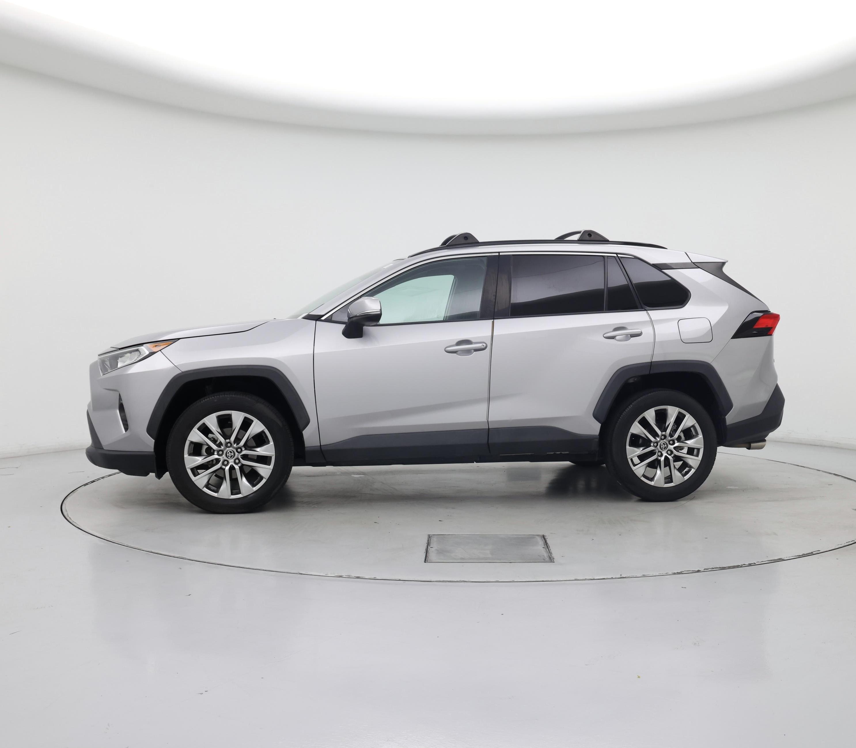 Thumbnail: 2021 Toyota RAV4 - 3