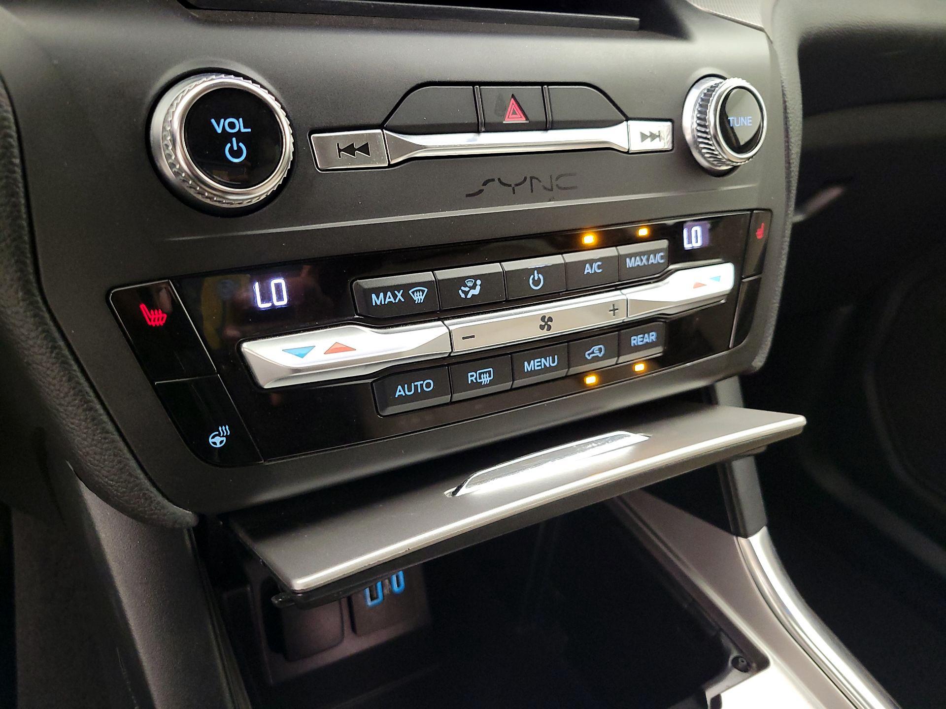 Thumbnail: 2020 Ford Explorer - 16