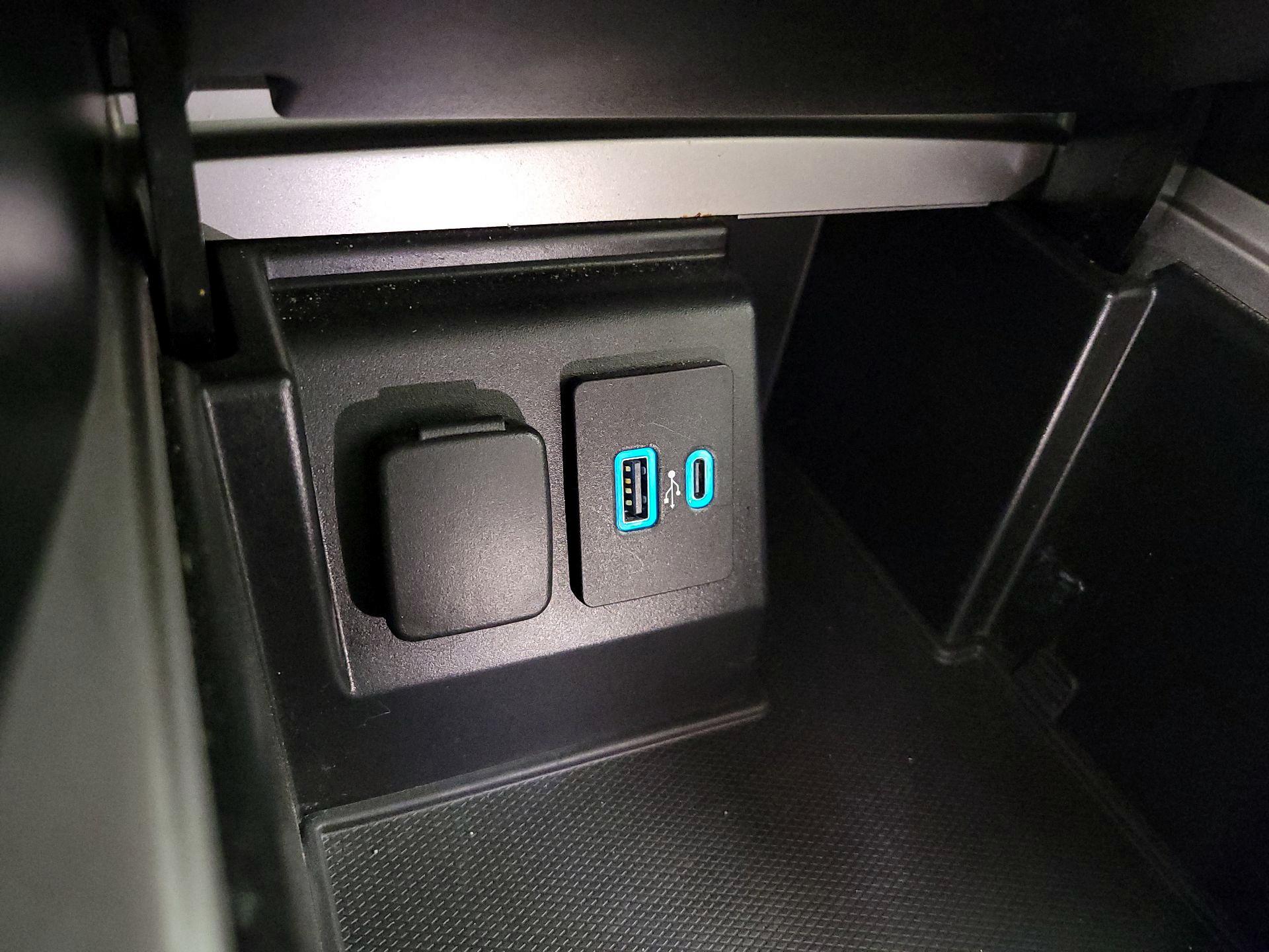 Thumbnail: 2020 Ford Explorer - 18