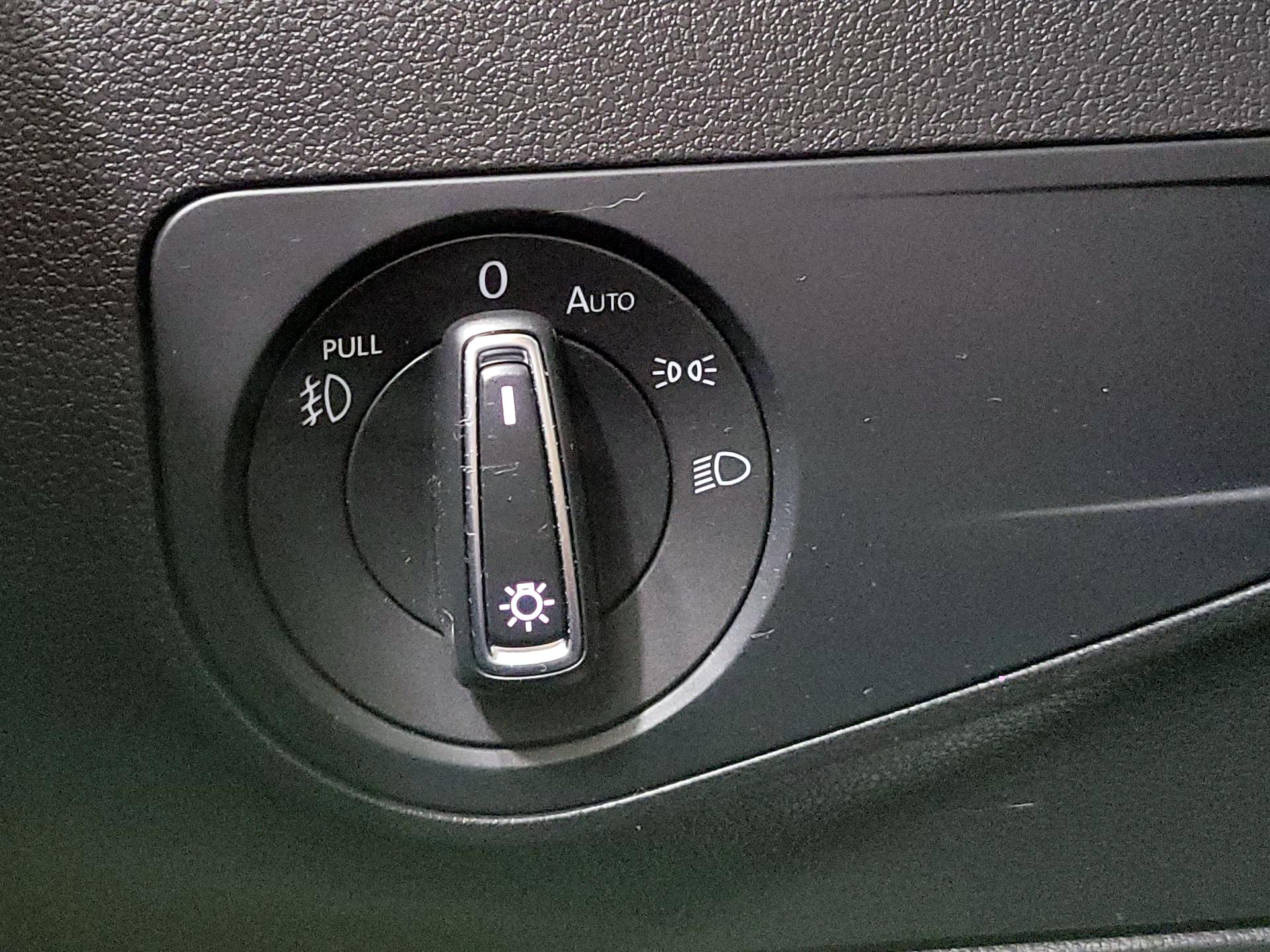 Thumbnail: 2019 Volkswagen Tiguan - 13