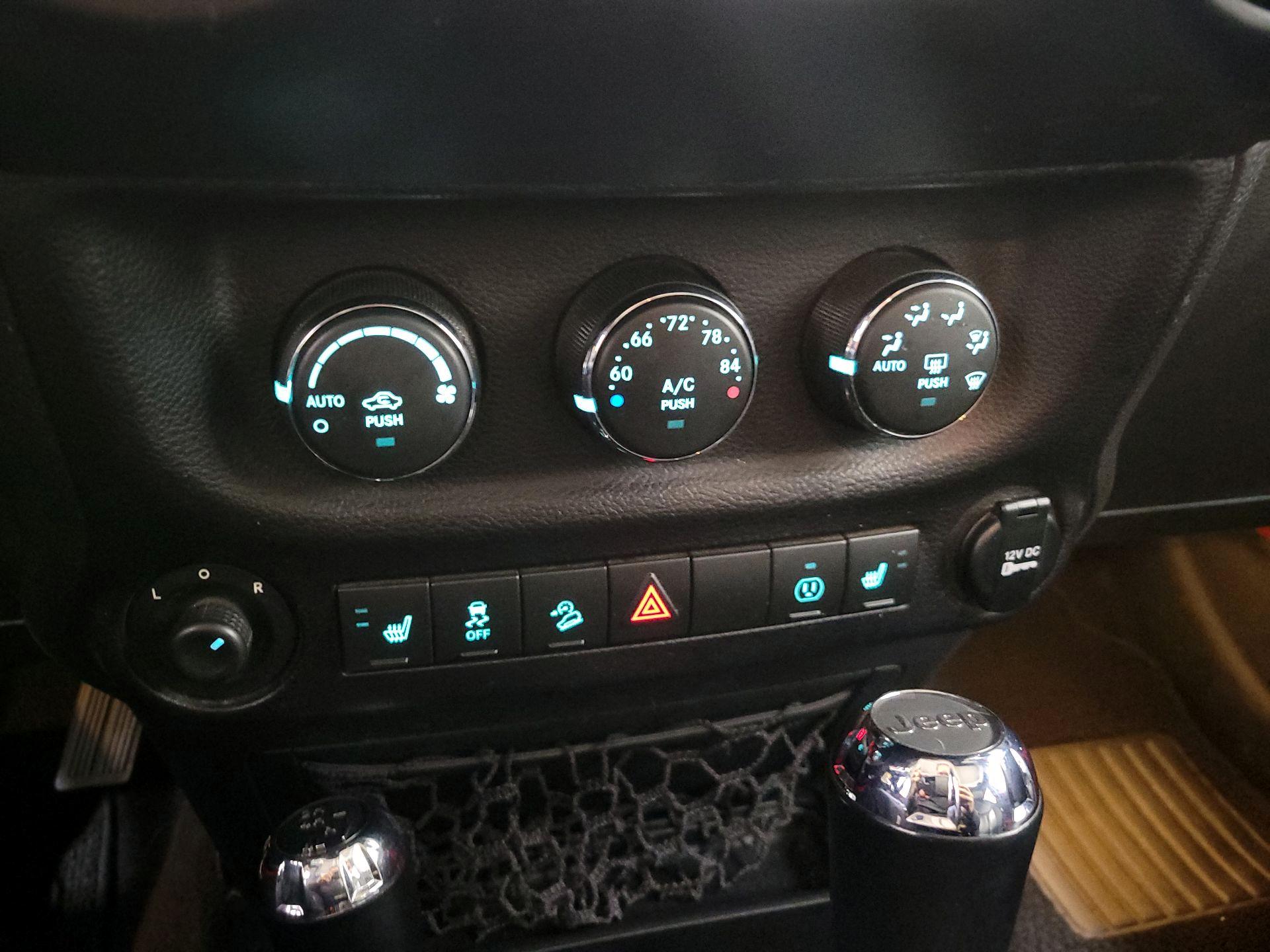 Thumbnail: 2014 Jeep Wrangler - 15