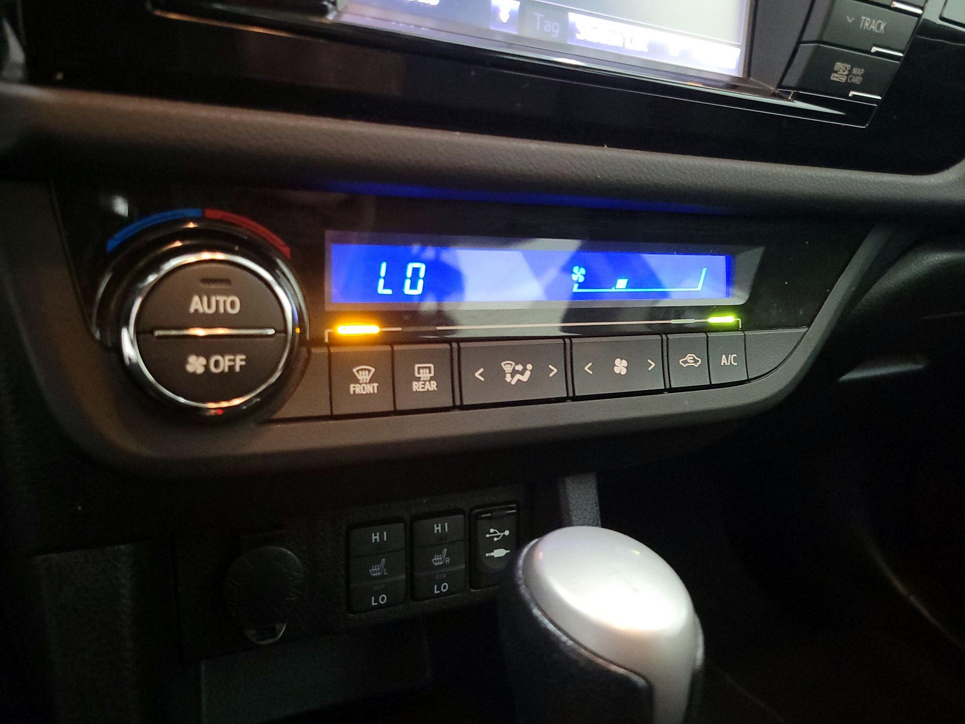 Thumbnail: 2016 Toyota Corolla - 16