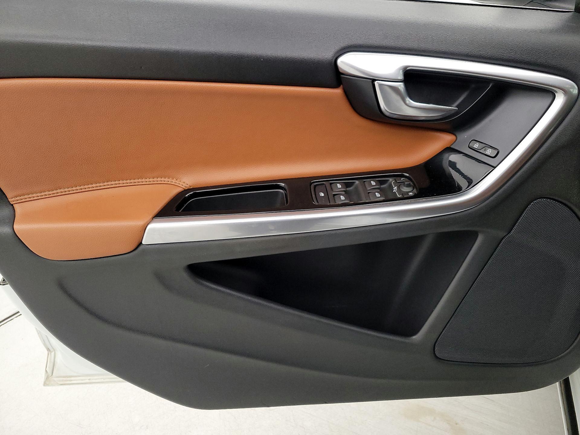 Thumbnail: 2015 Volvo S60 - 12