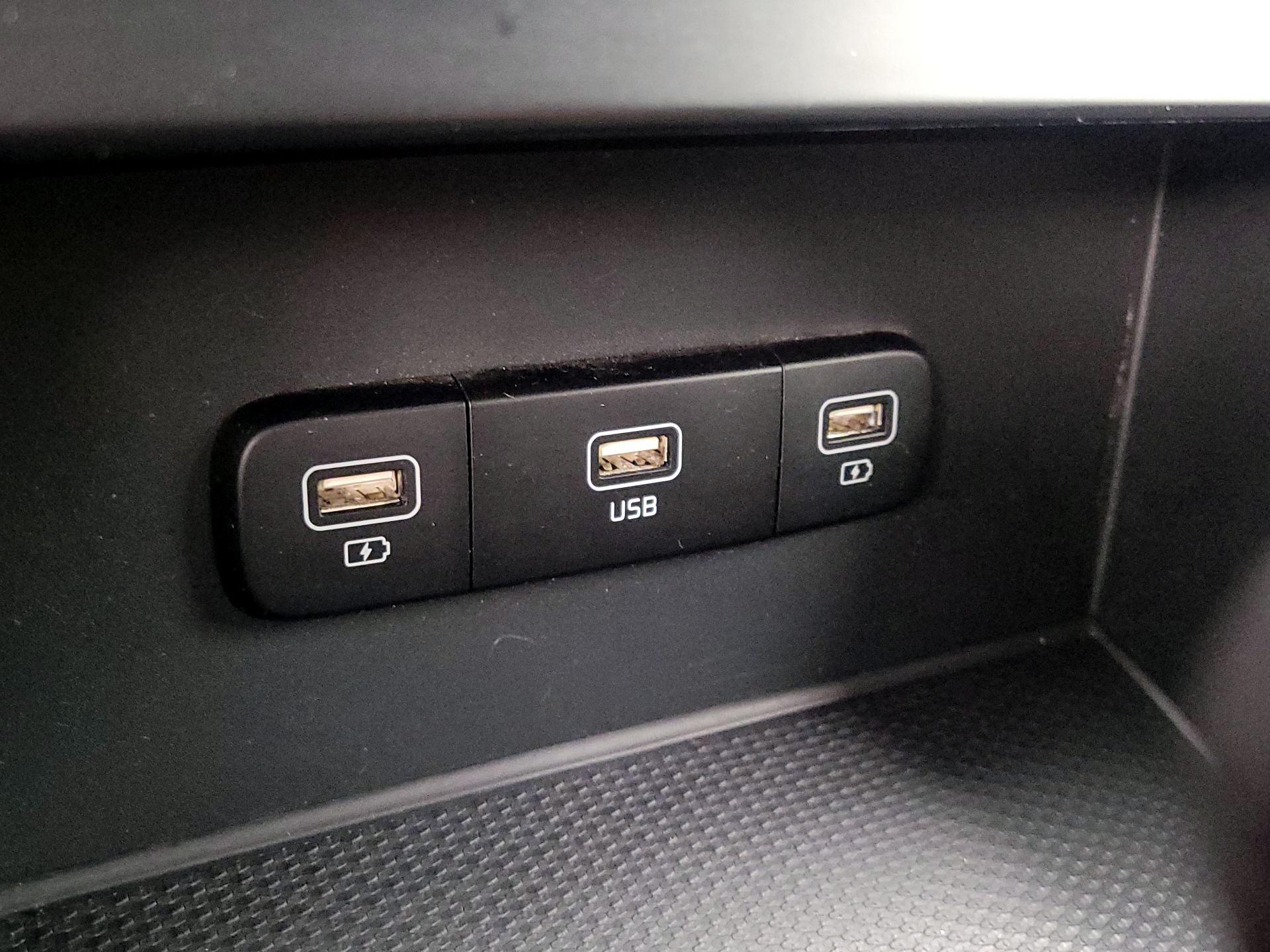 Thumbnail: 2024 Kia Carnival - 18