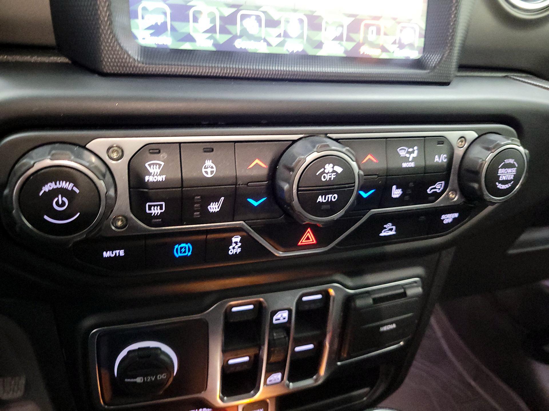 Thumbnail: 2022 Jeep Wrangler - 17