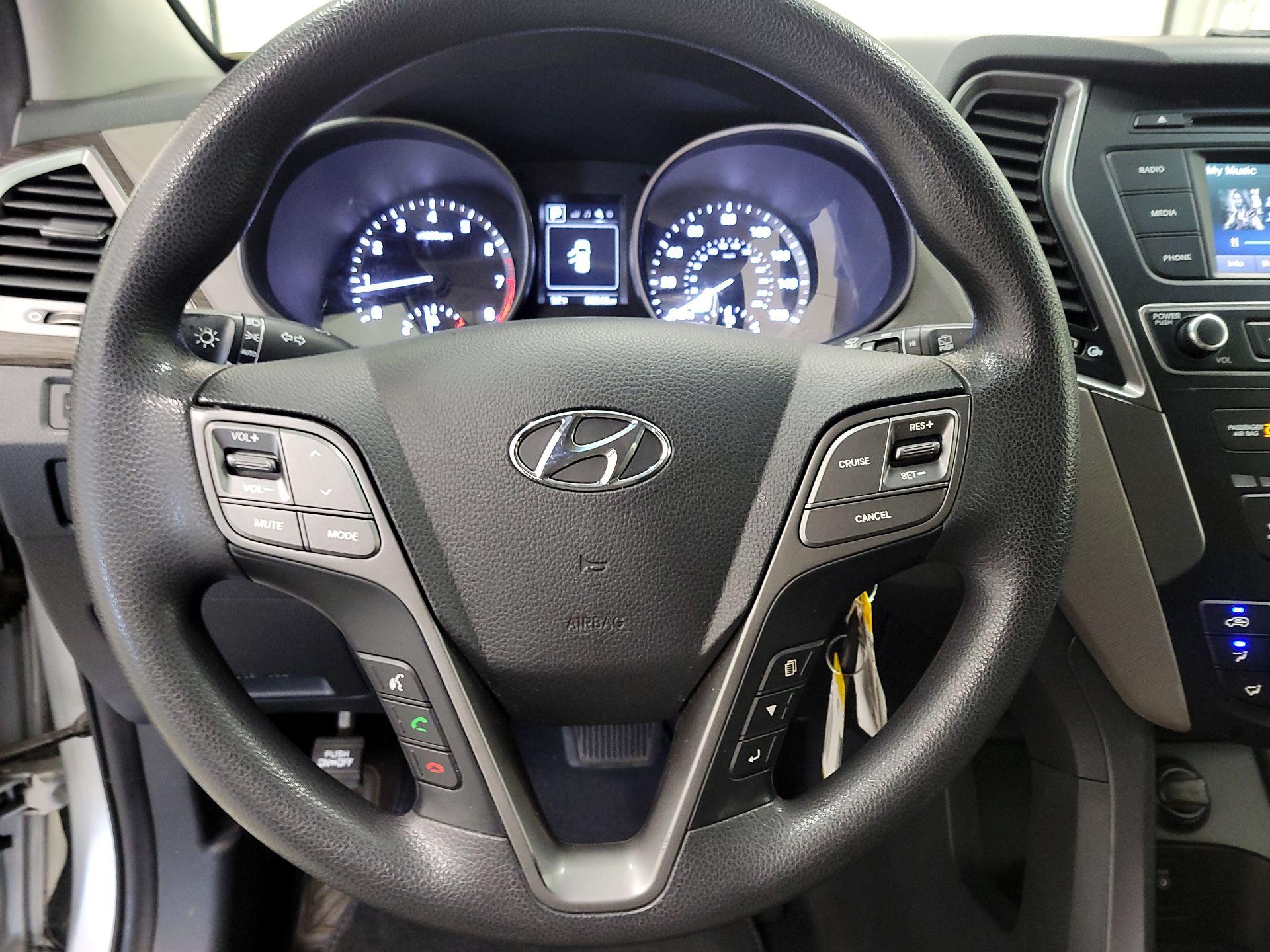 Thumbnail: 2017 Hyundai Santa Fe - 10