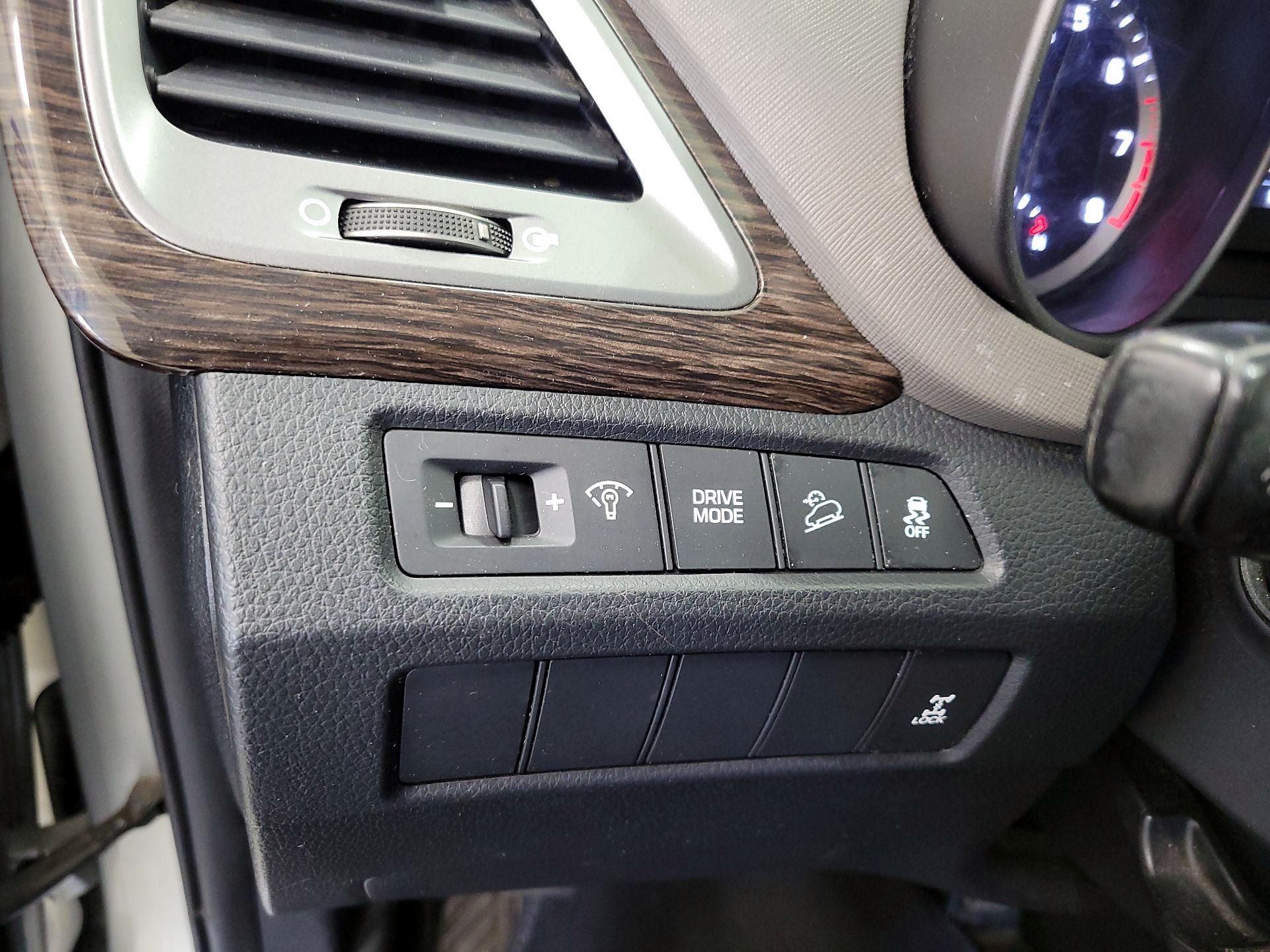 Thumbnail: 2017 Hyundai Santa Fe - 13