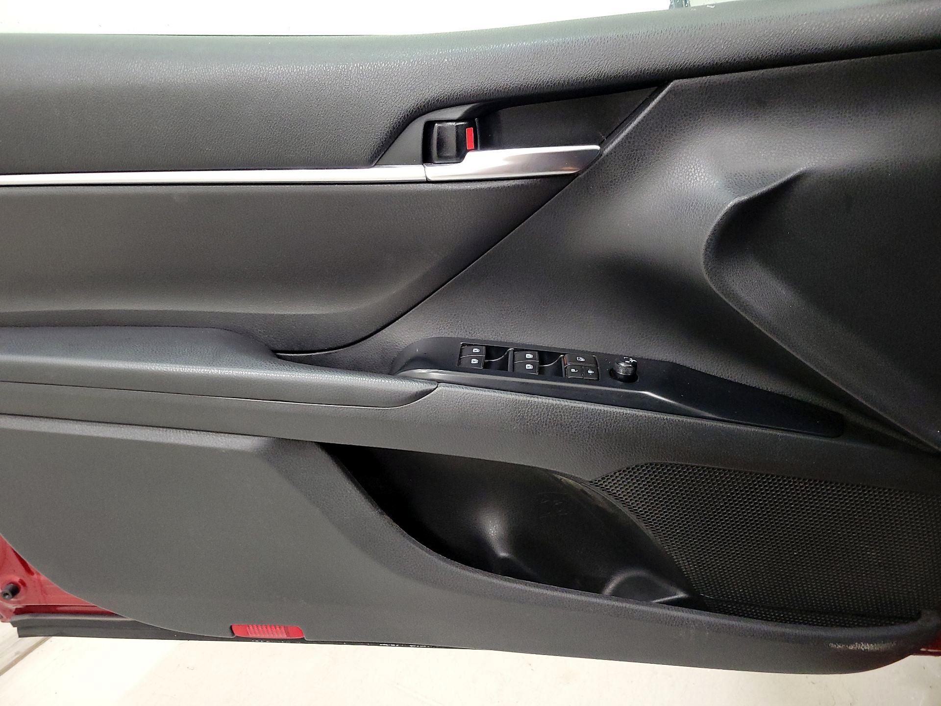 Thumbnail: 2020 Toyota Camry - 12