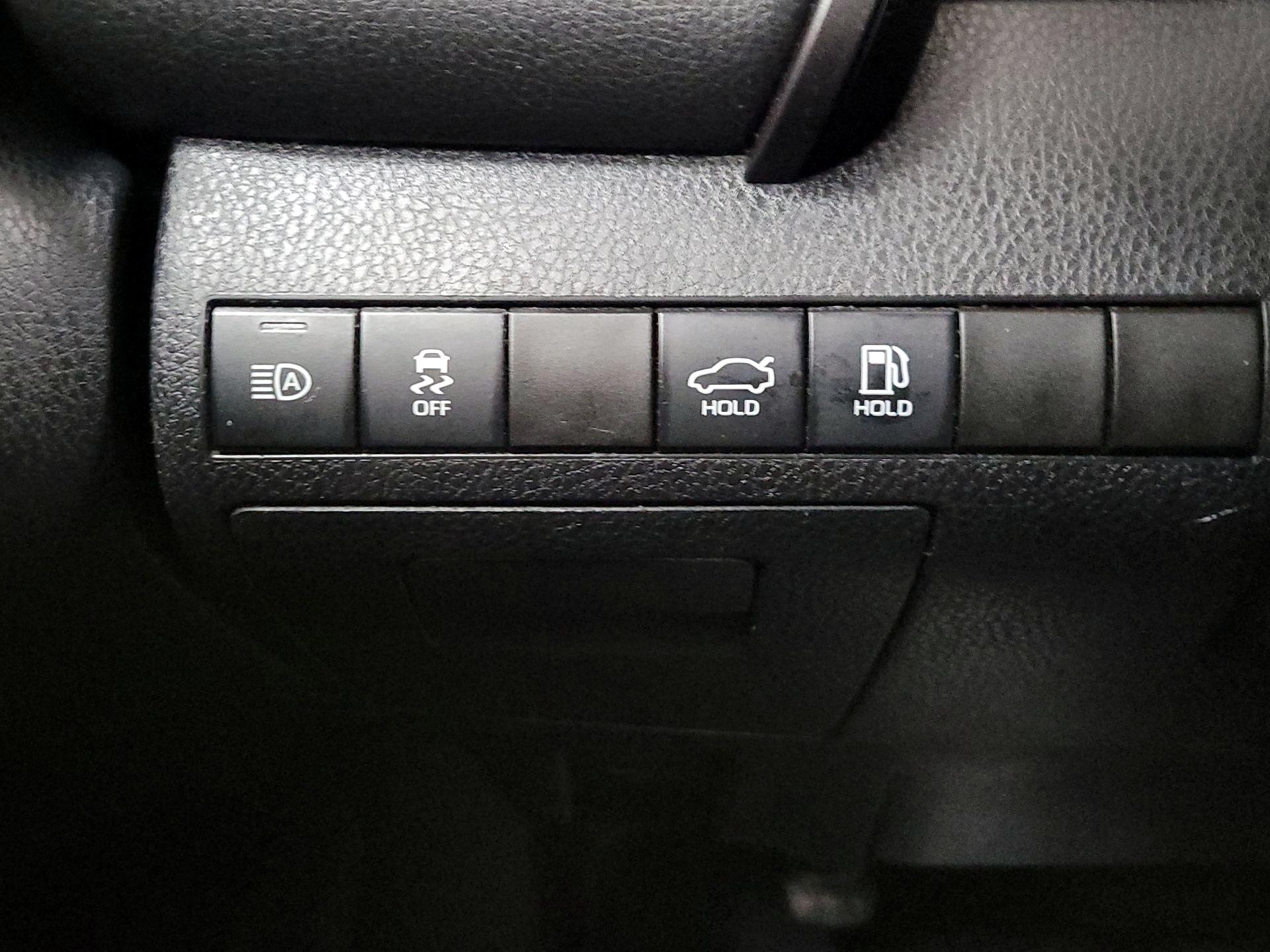 Thumbnail: 2020 Toyota Camry - 13