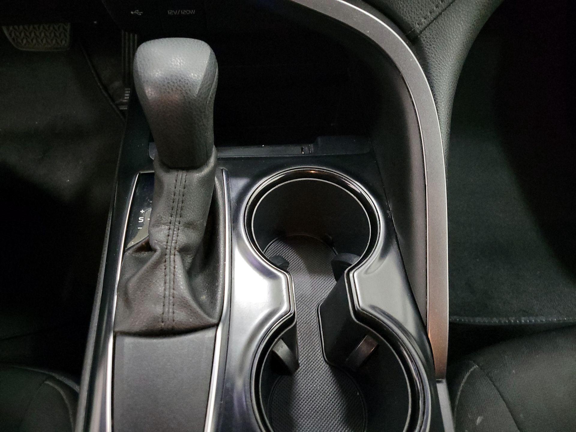 Thumbnail: 2020 Toyota Camry - 17