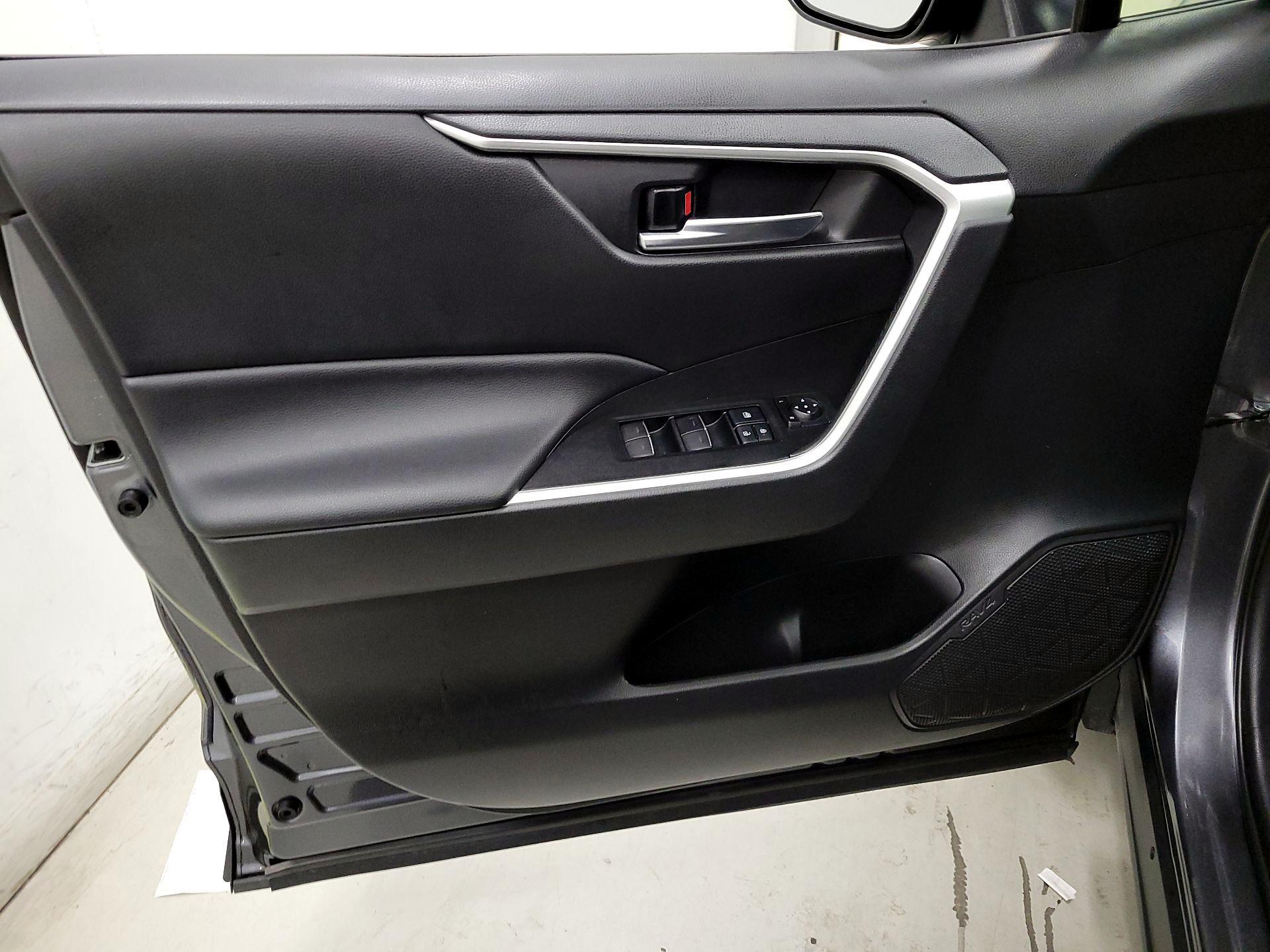 Thumbnail: 2022 Toyota RAV4 - 12