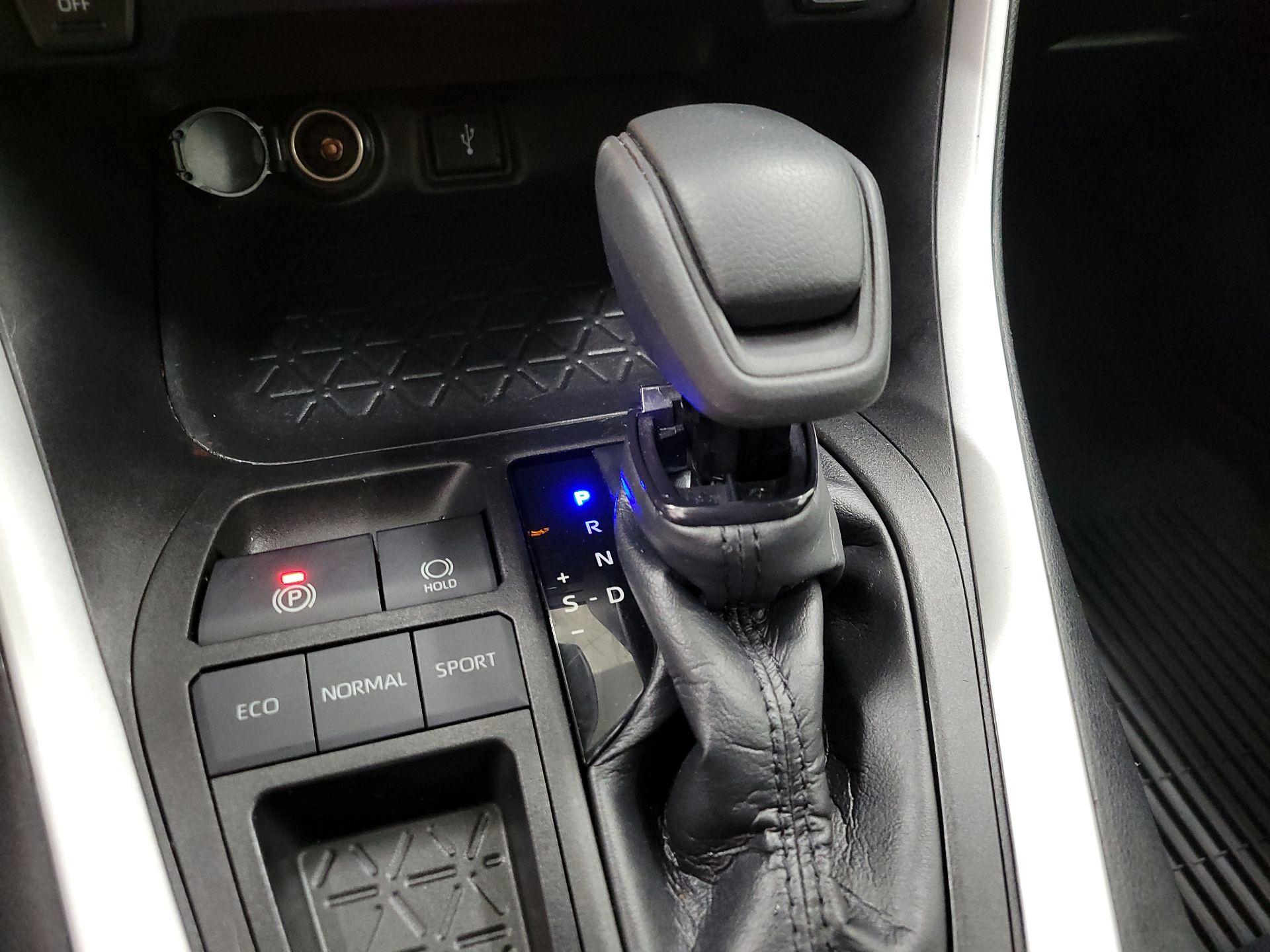 Thumbnail: 2022 Toyota RAV4 - 17