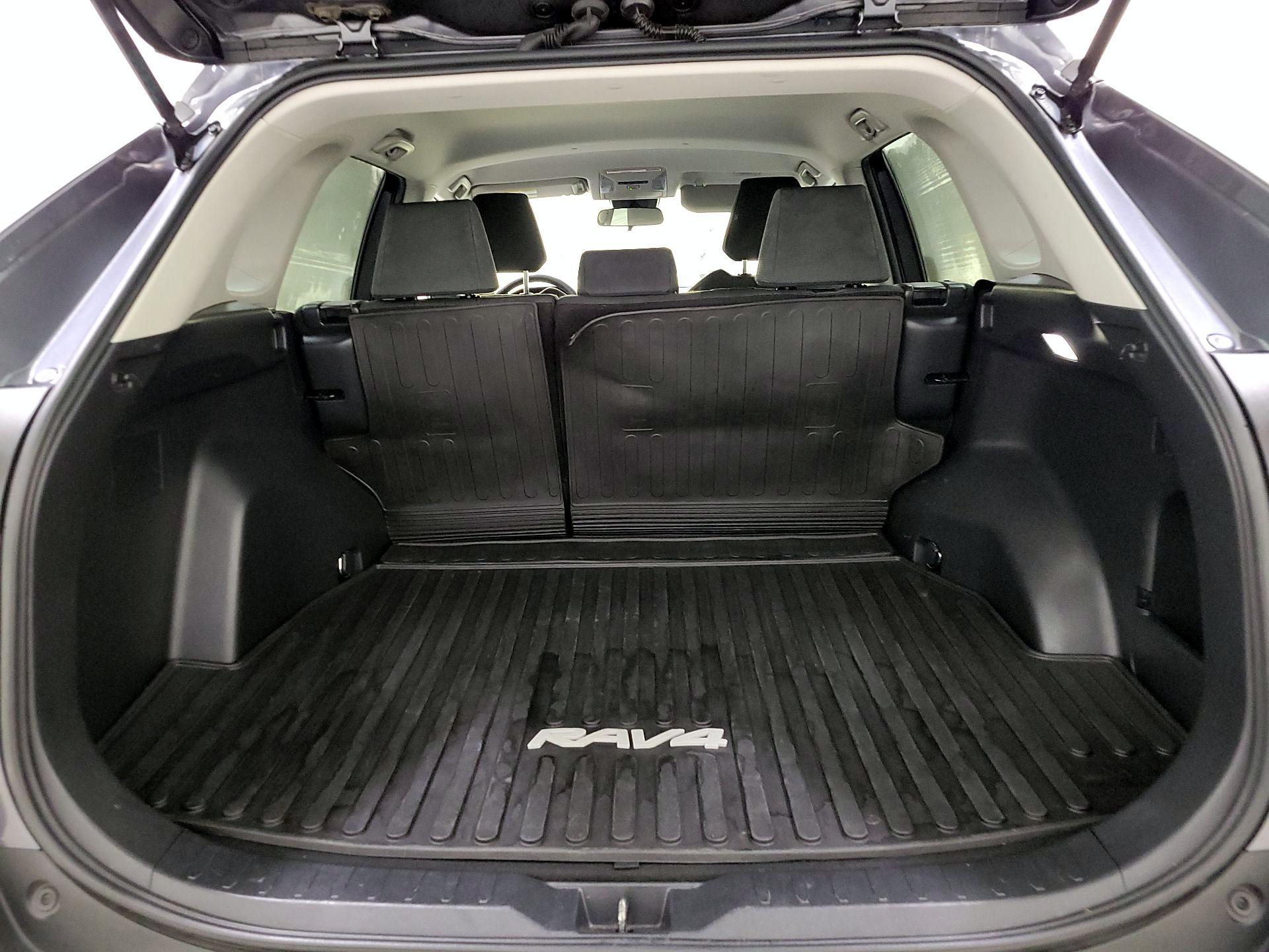 Thumbnail: 2022 Toyota RAV4 - 20