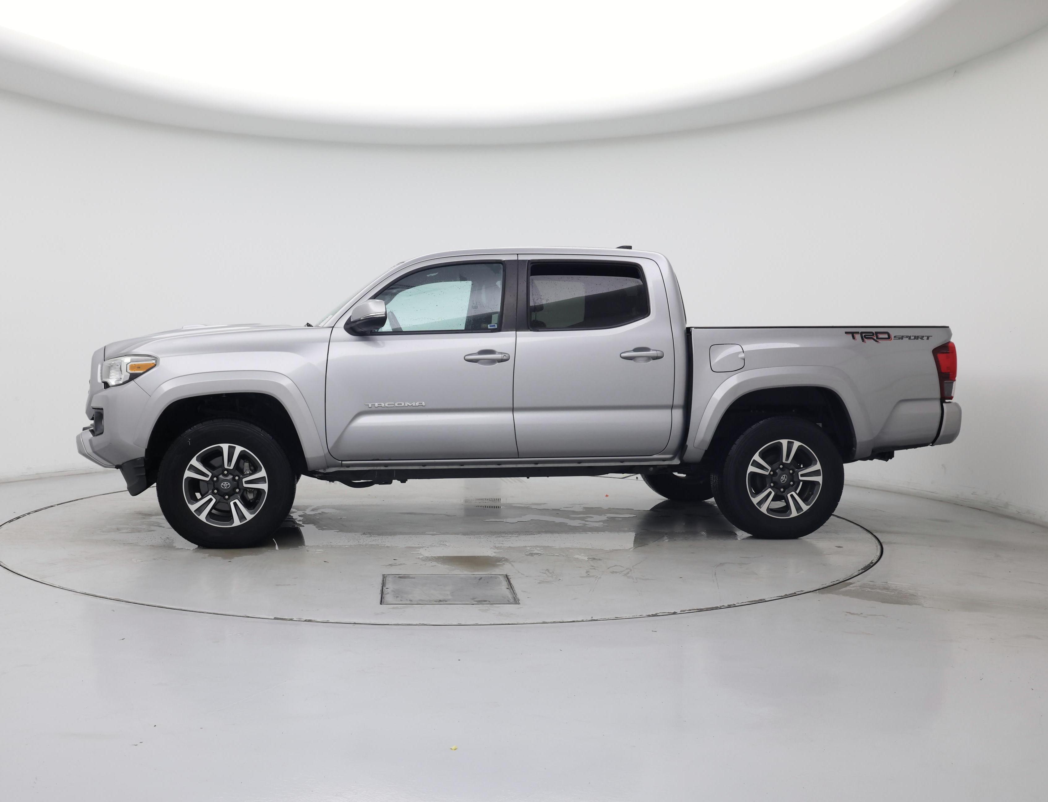 Thumbnail: 2019 Toyota Tacoma - 3