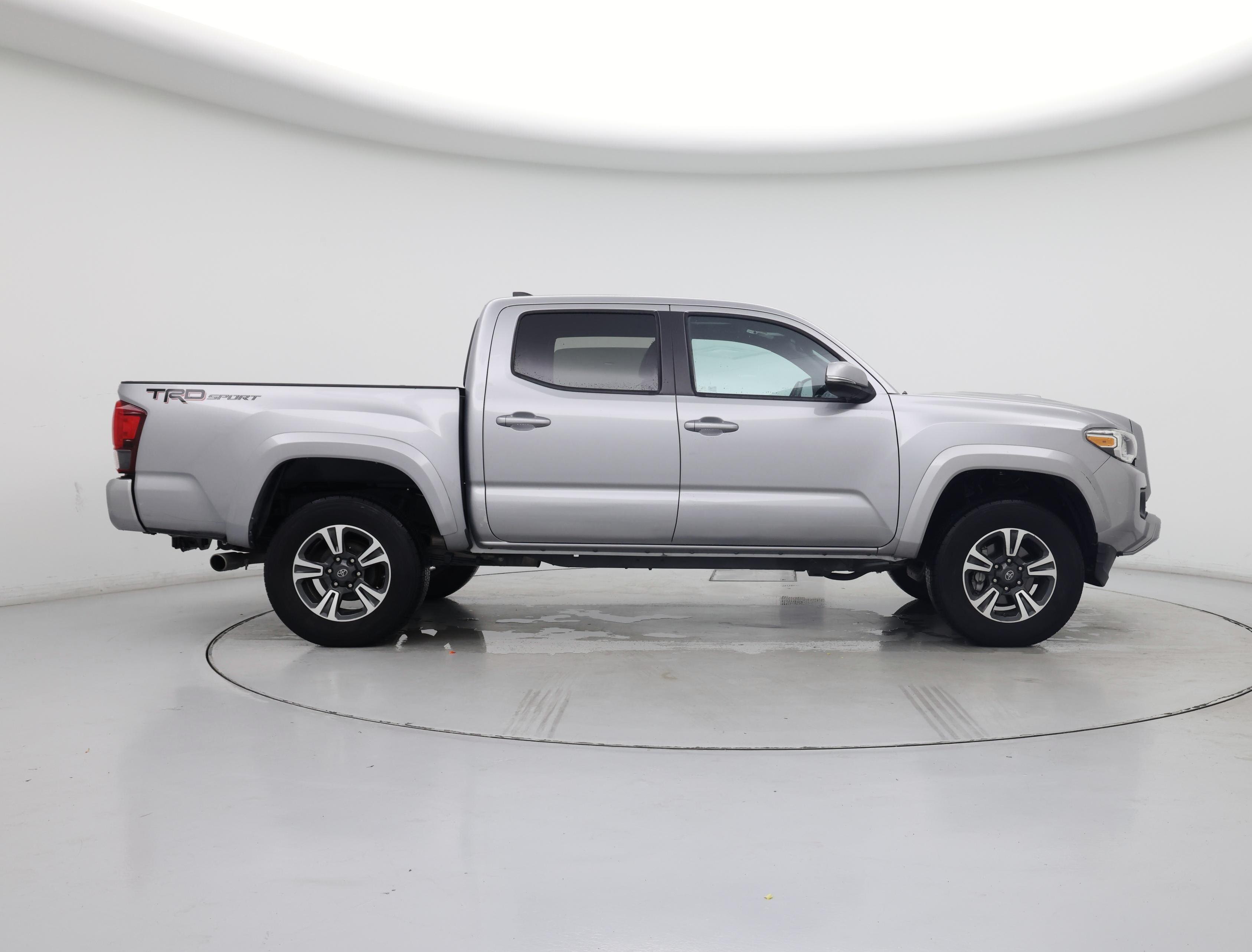 Thumbnail: 2019 Toyota Tacoma - 7