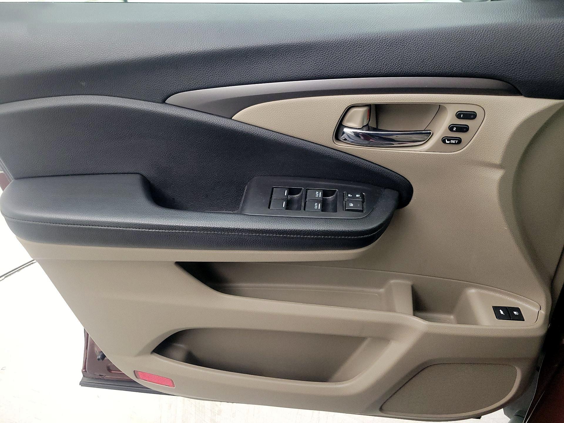 Thumbnail: 2019 Honda Pilot - 12