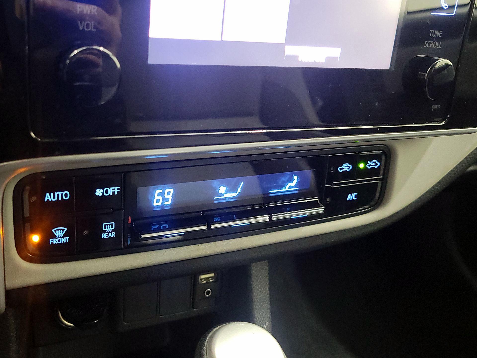 Thumbnail: 2017 Toyota Corolla - 16