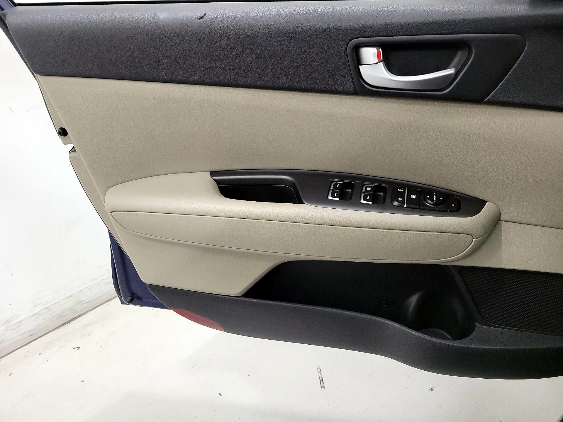 Thumbnail: 2016 Kia Optima - 12