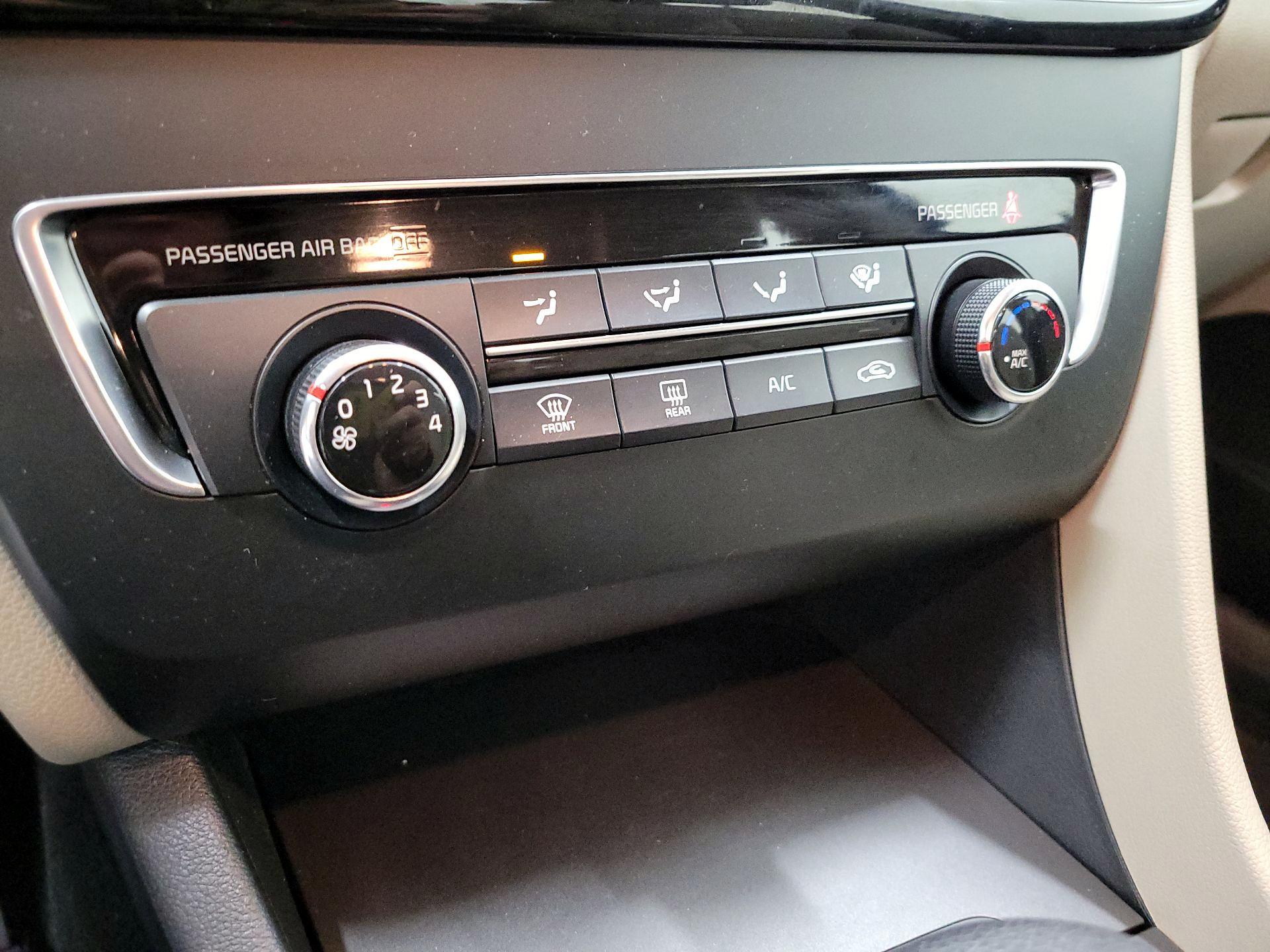 Thumbnail: 2016 Kia Optima - 16