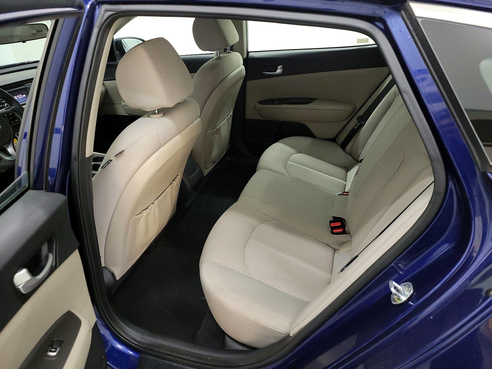 Thumbnail: 2016 Kia Optima - 18