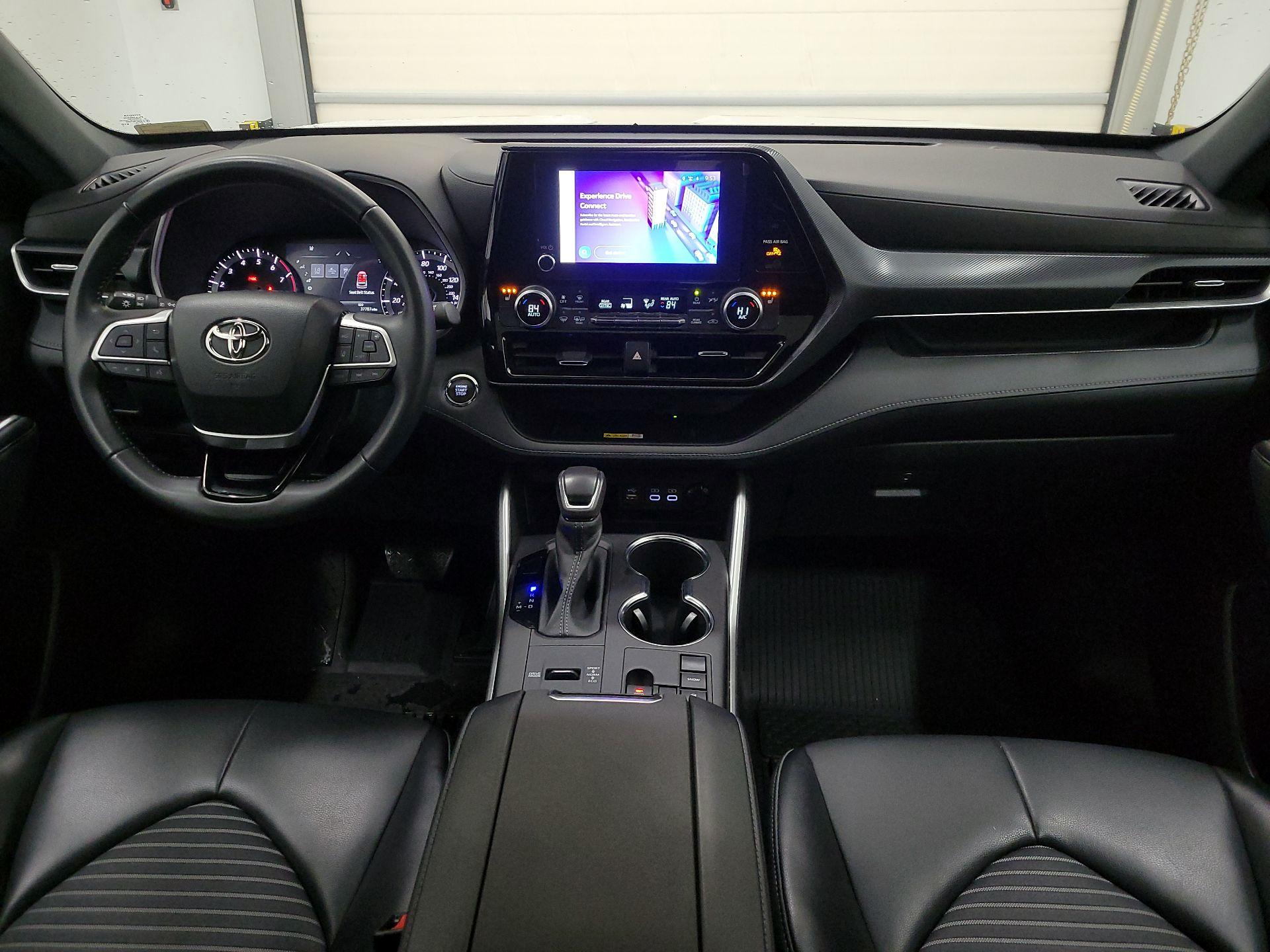 Thumbnail: 2023 Toyota Highlander - 9