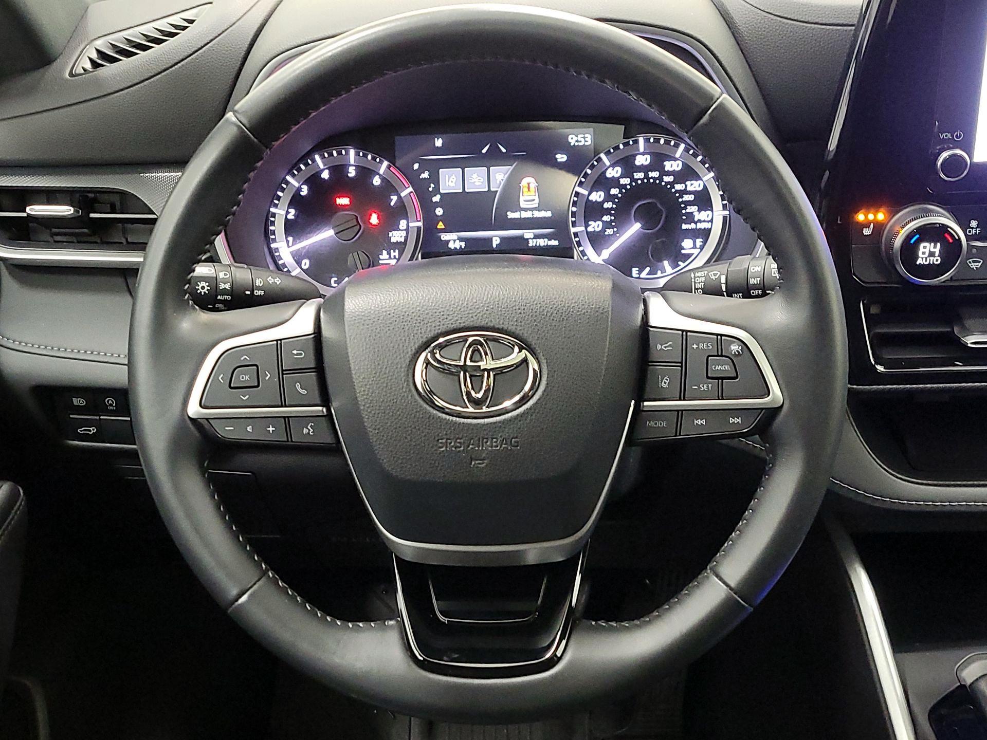 Thumbnail: 2023 Toyota Highlander - 10