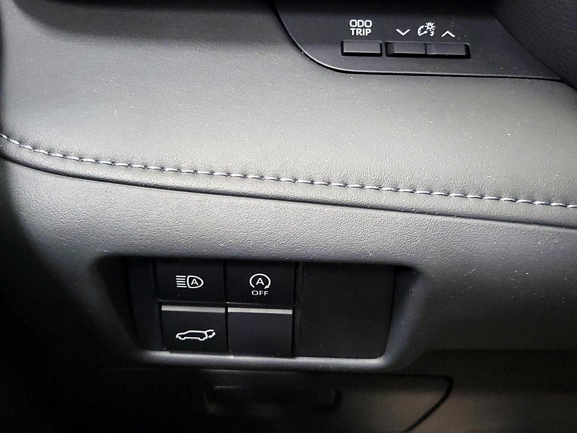 Thumbnail: 2023 Toyota Highlander - 13