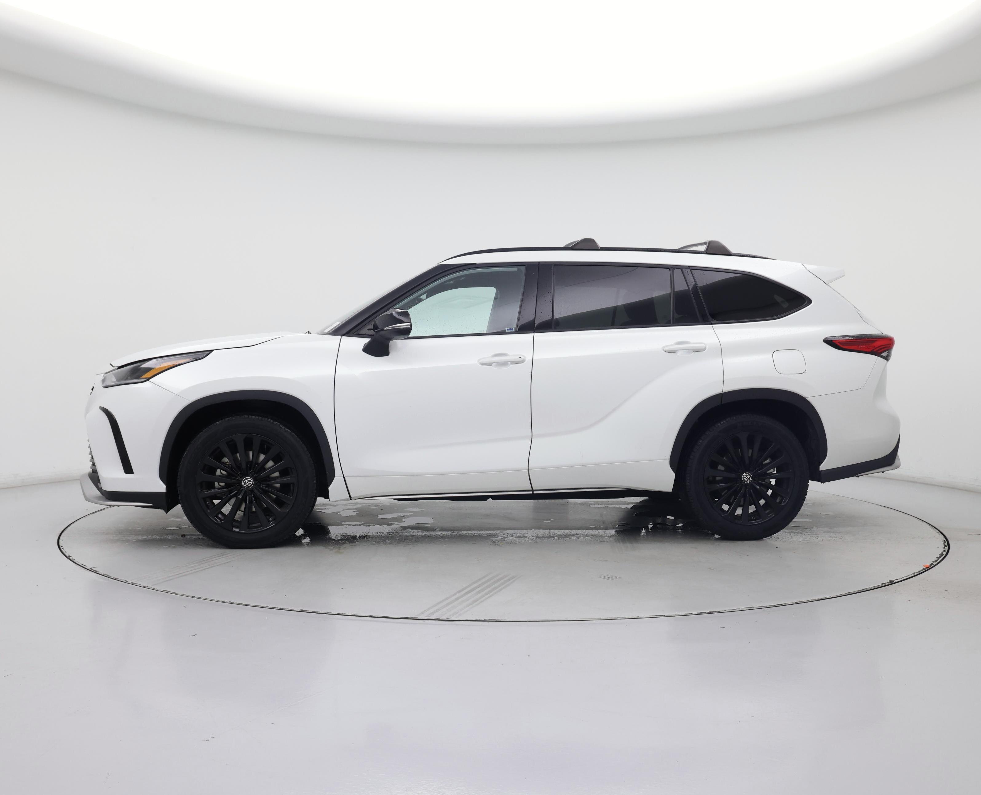 Thumbnail: 2023 Toyota Highlander - 3