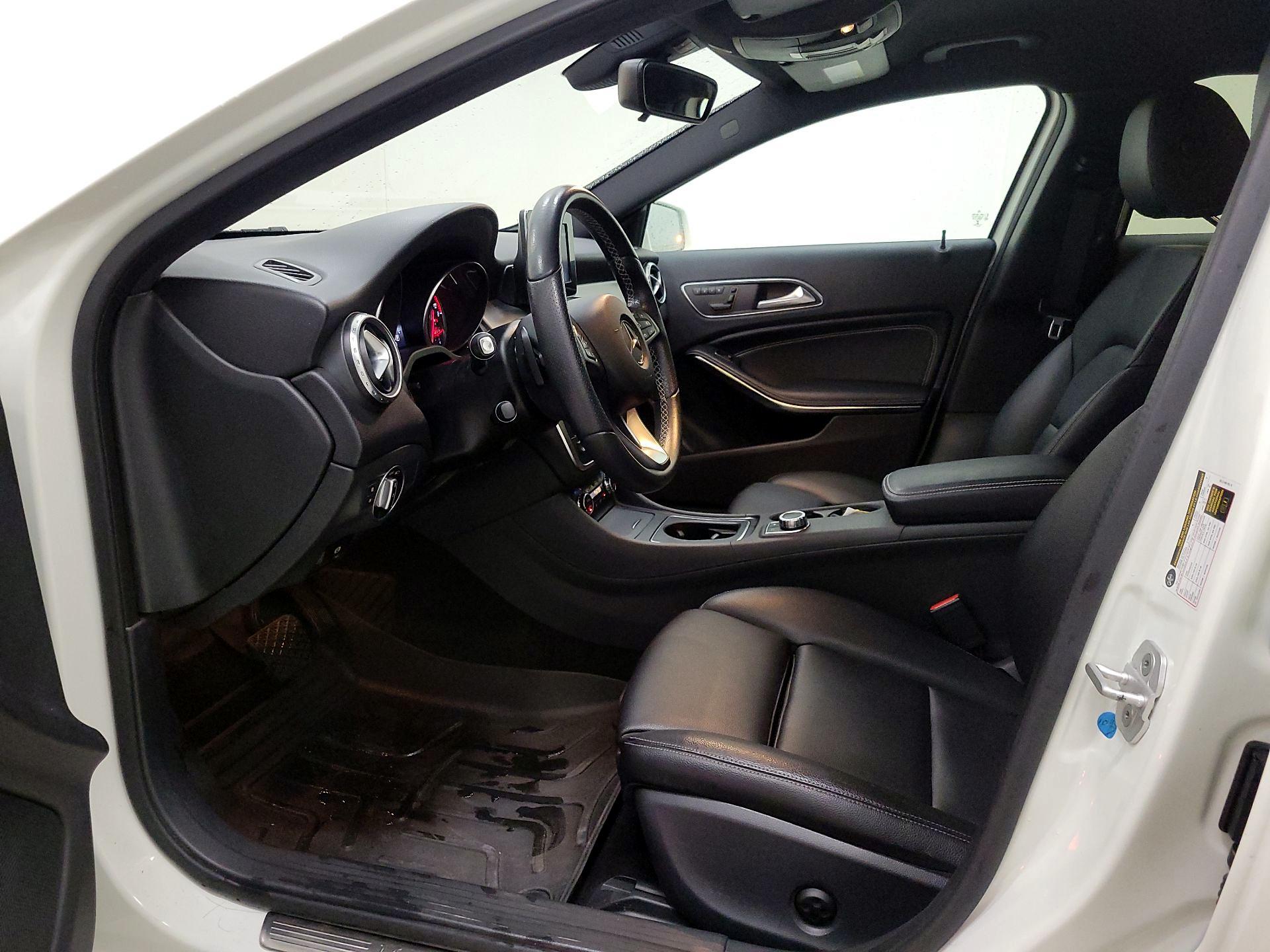 Thumbnail: 2017 Mercedes-Benz GLA - 11