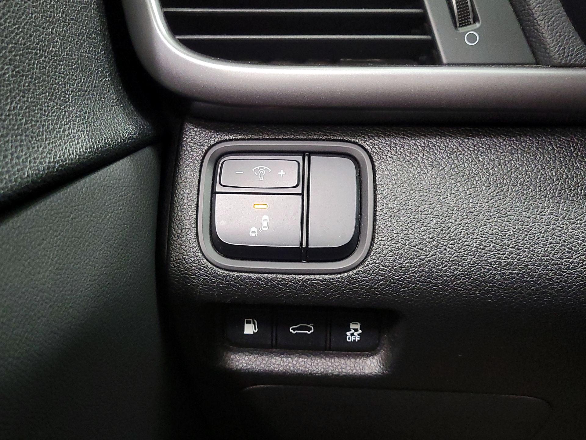 Thumbnail: 2018 Kia Optima - 13