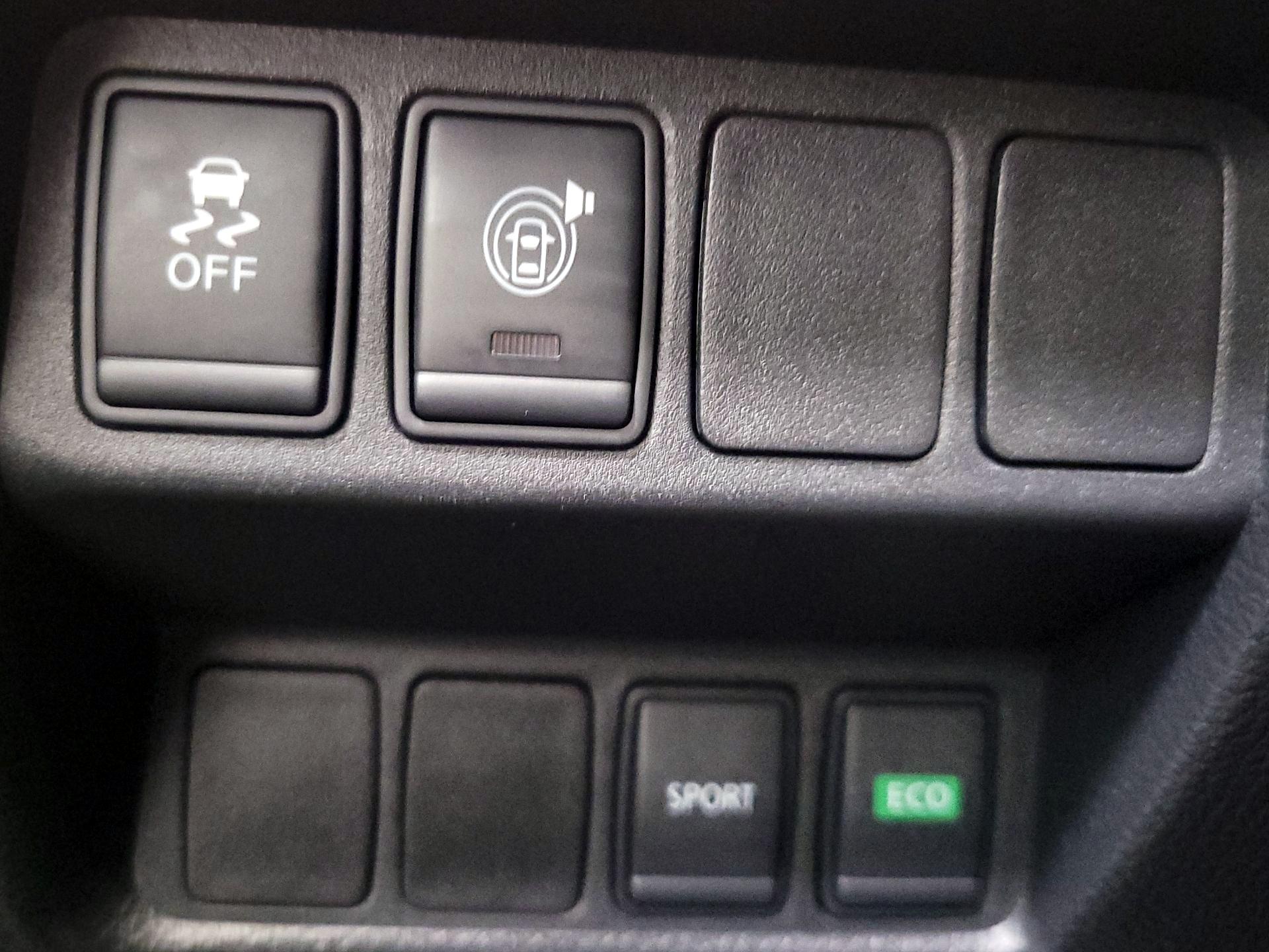 Thumbnail: 2017 Nissan Rogue - 13