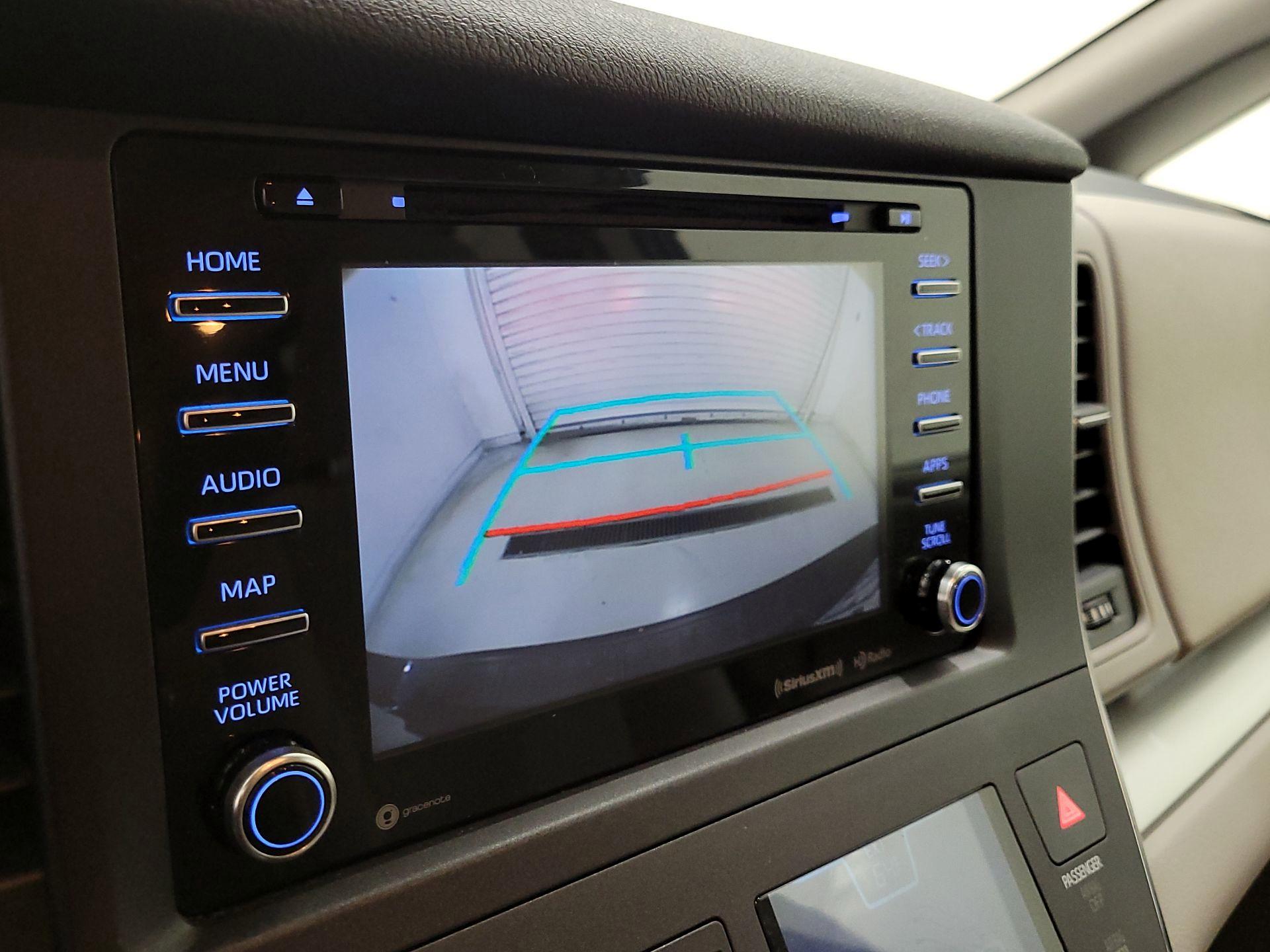 Thumbnail: 2019 Toyota Sienna - 14