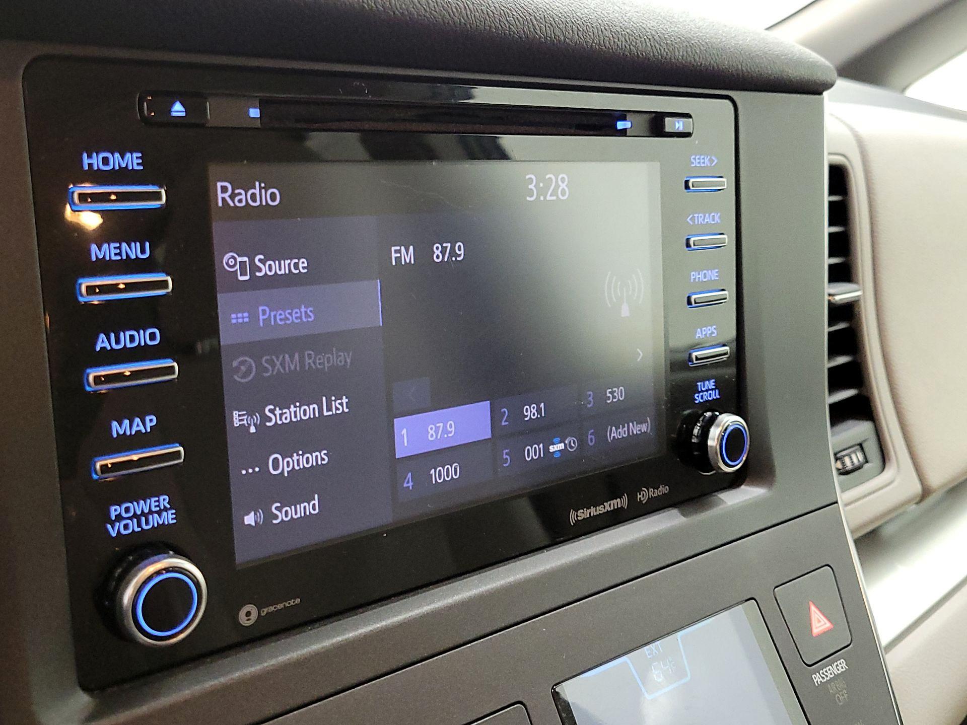 Thumbnail: 2019 Toyota Sienna - 15